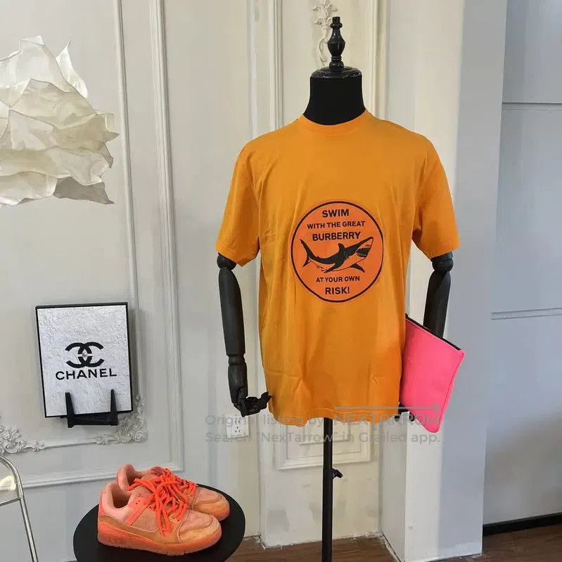 Burberry Burberry Orange Cotton T-Shirt for Women. Size M / US 6-8 / IT 42-44 - 1 Thumbnail