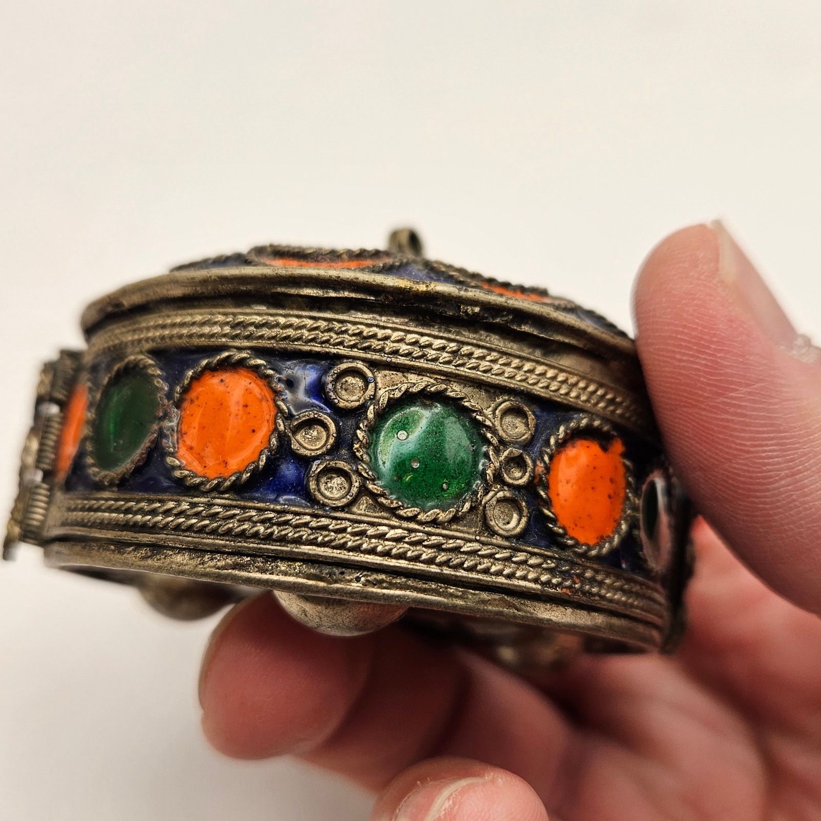 Other VINTAGE MOROCCAN ENAMEL TRINKET PILL BOX BLUE ORANGE GREEN Size ONE SIZE - 4 Thumbnail