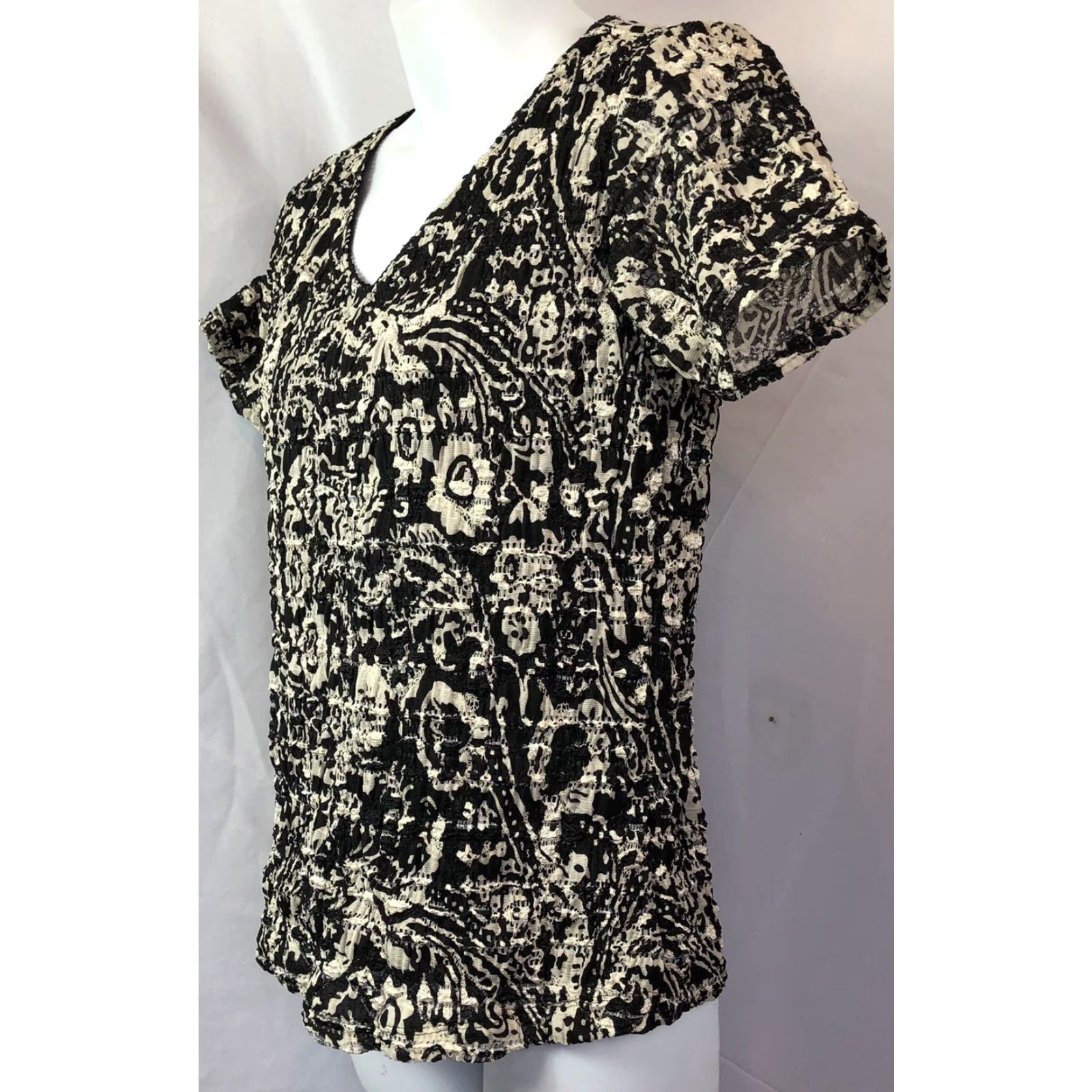 Vintage East 5th Blouse NWT M Petite Black Geometric V-Neck Short Sleeve Boho Artsy Ruched Slim Fit Shirt Size M / US 6-8 / IT 42-44 - 3 Thumbnail