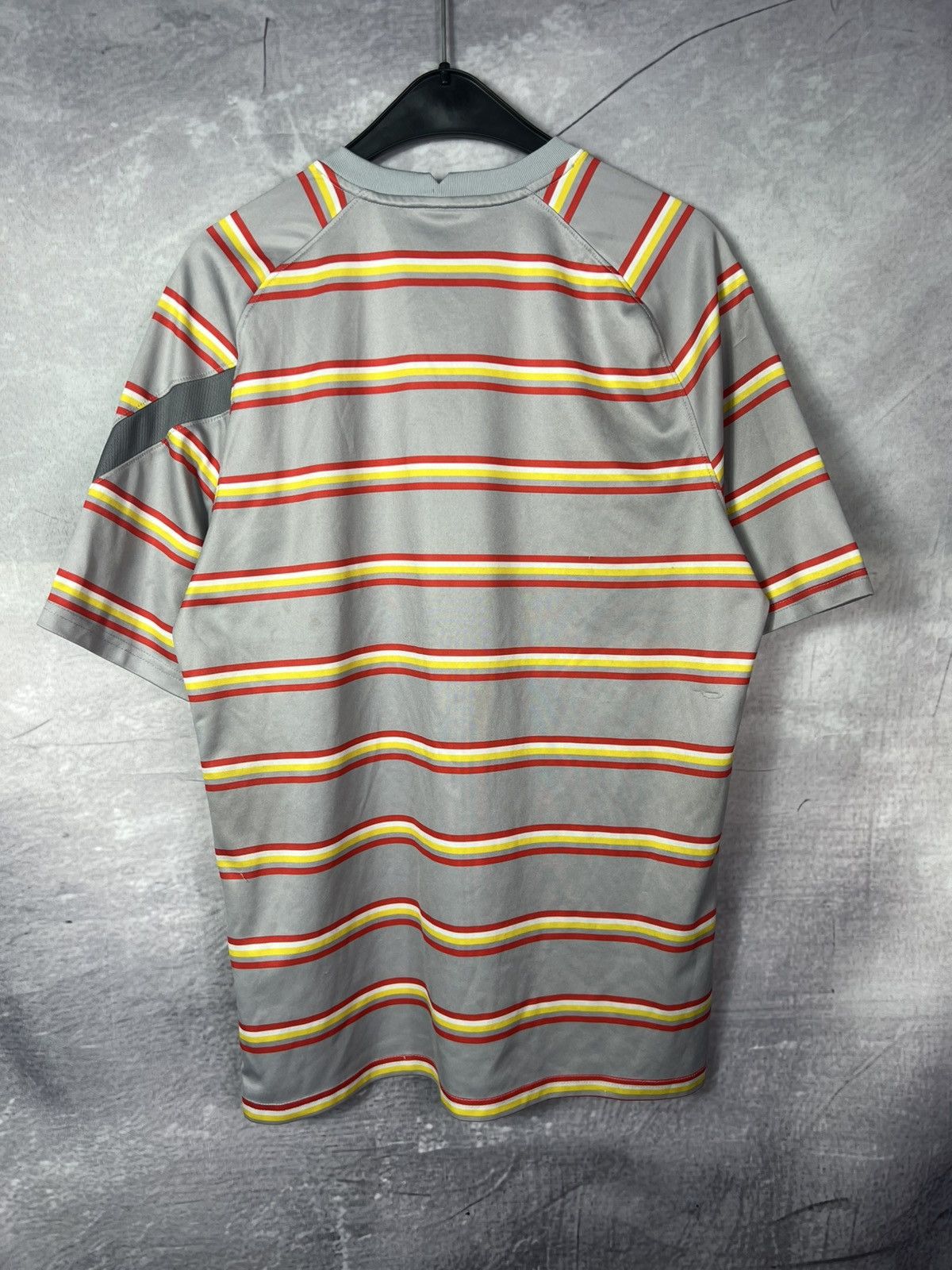 Nike Nike Liverpool 2021/22 Prematch Soccer Jersey Tshirt Size US M / EU 48-50 / 2 - 2 Thumbnail
