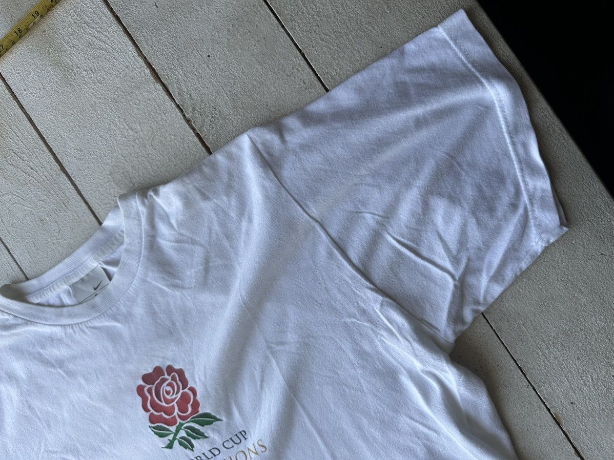 Nike VNTG🚨 NIKE 2003 WORLD CUP CHAMPIONS BIG LOGO TEE Size US M / EU 48-50 / 2 - 2 Thumbnail
