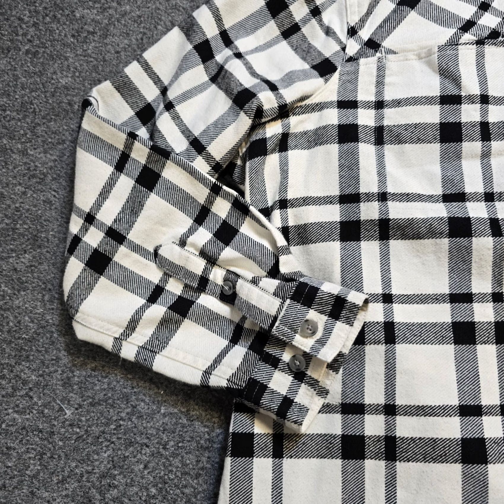 Vintage Duluth Shirt Womens 2XL Plaid Flannel Long Sleeve Button-Up Casual White Black Pockets Classic Outdoor Mens (adjust if gender) Size XXL / US 16-18 / IT 52-54 - 5 Thumbnail