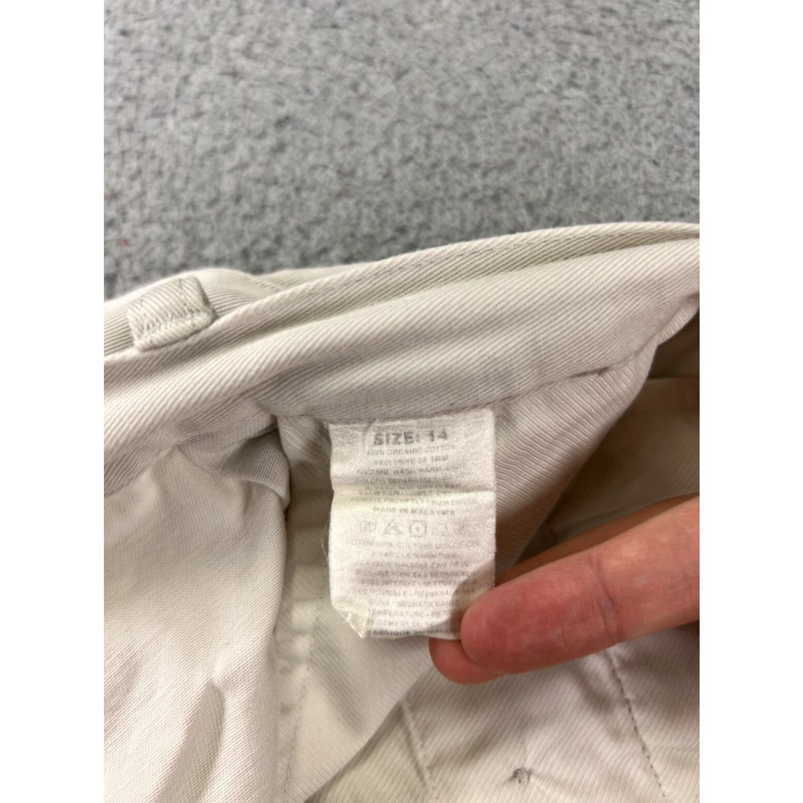 Patagonia Patagonia Shorts Womens 14 Beige Cotton Twill Pleated Golf Pockets 28x7 Bermuda Golf Womens 14 Beige Cotton Twill Pleated Pockets Size 36" / US 14 / IT 50 - 7 Thumbnail