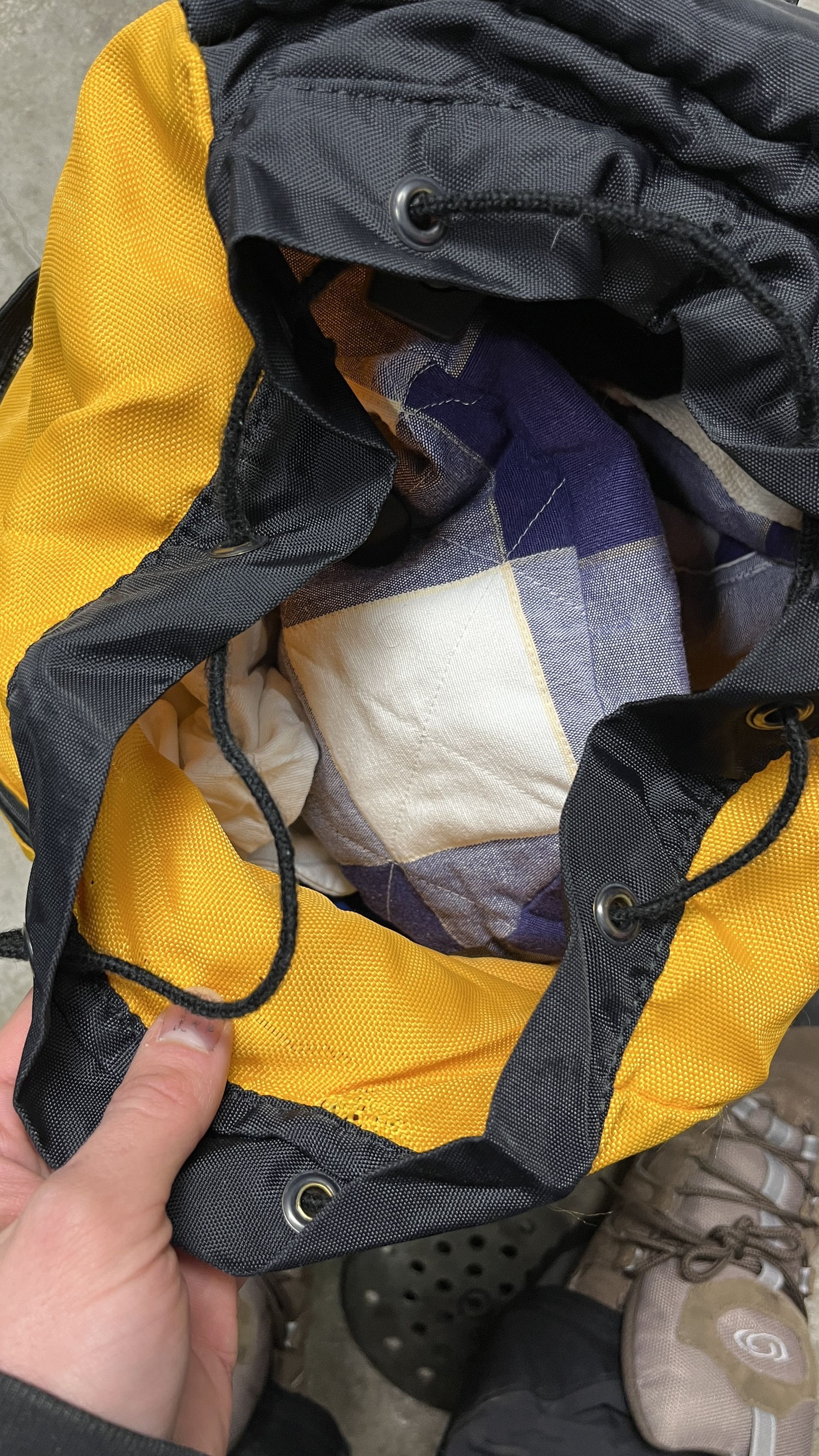 Eastpak 1990s EASTAPAK MADE IN USA RARE COLORWAY OG BACKPACK - 6200 Size ONE SIZE - 8 Thumbnail