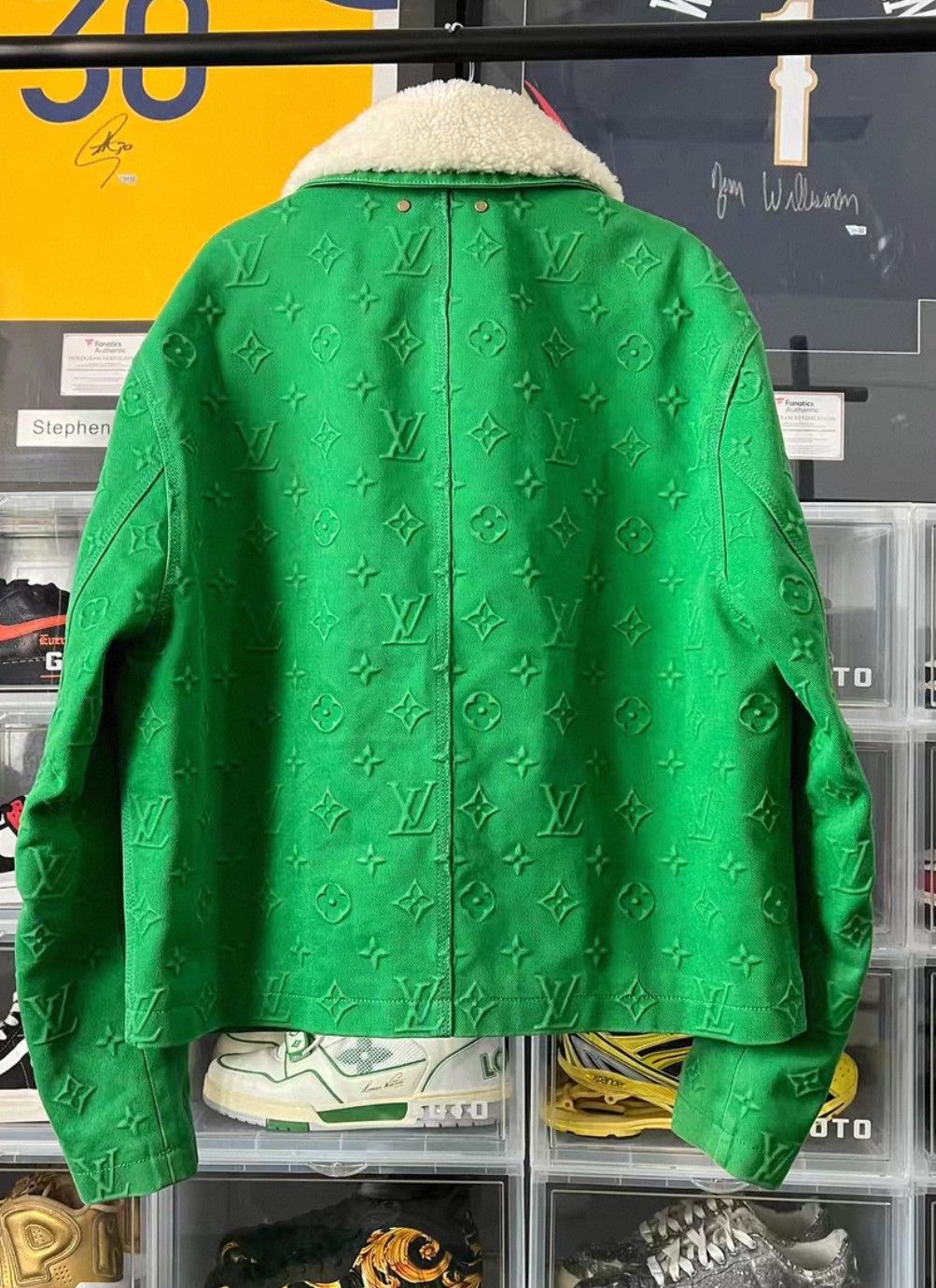 Louis Vuitton Louis Vuitton Green Denim Jacket with Fur Collar - dmc. Size US M / EU 48-50 / 2 - 3 Thumbnail