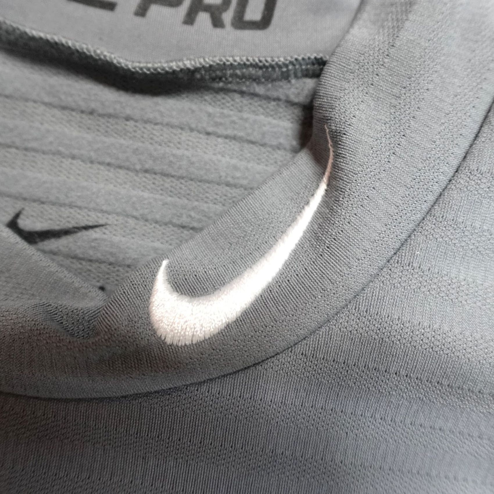 Nike Nike Pro Womens Top XL Gray Long Sleeve Mock Neck Fitted Thermal Shirt Size XL / US 12-14 / IT 48-50 - 2 Thumbnail