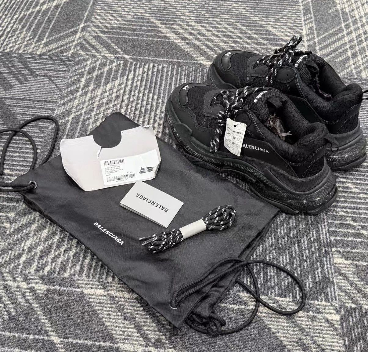 Balenciaga Balenciaga Triple S Low-top Dad Sneakers J42 Size US 11 / EU 44 - 7 Thumbnail