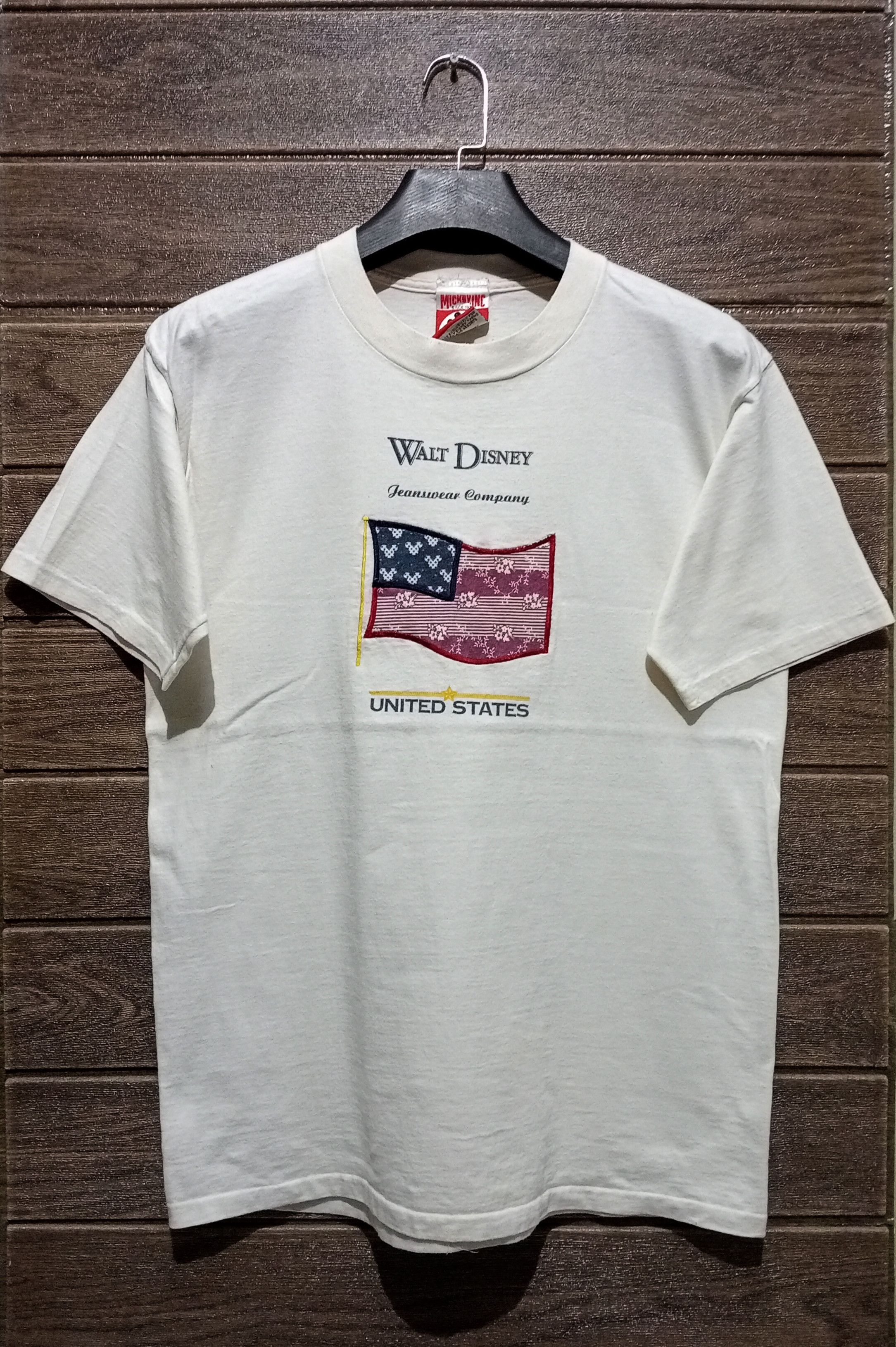 Disney × Mickey Inc Vintage '90s Single Stitch Mickey Inc Walt Disney USA Tee Size US M / EU 48-50 / 2 - 1 Thumbnail