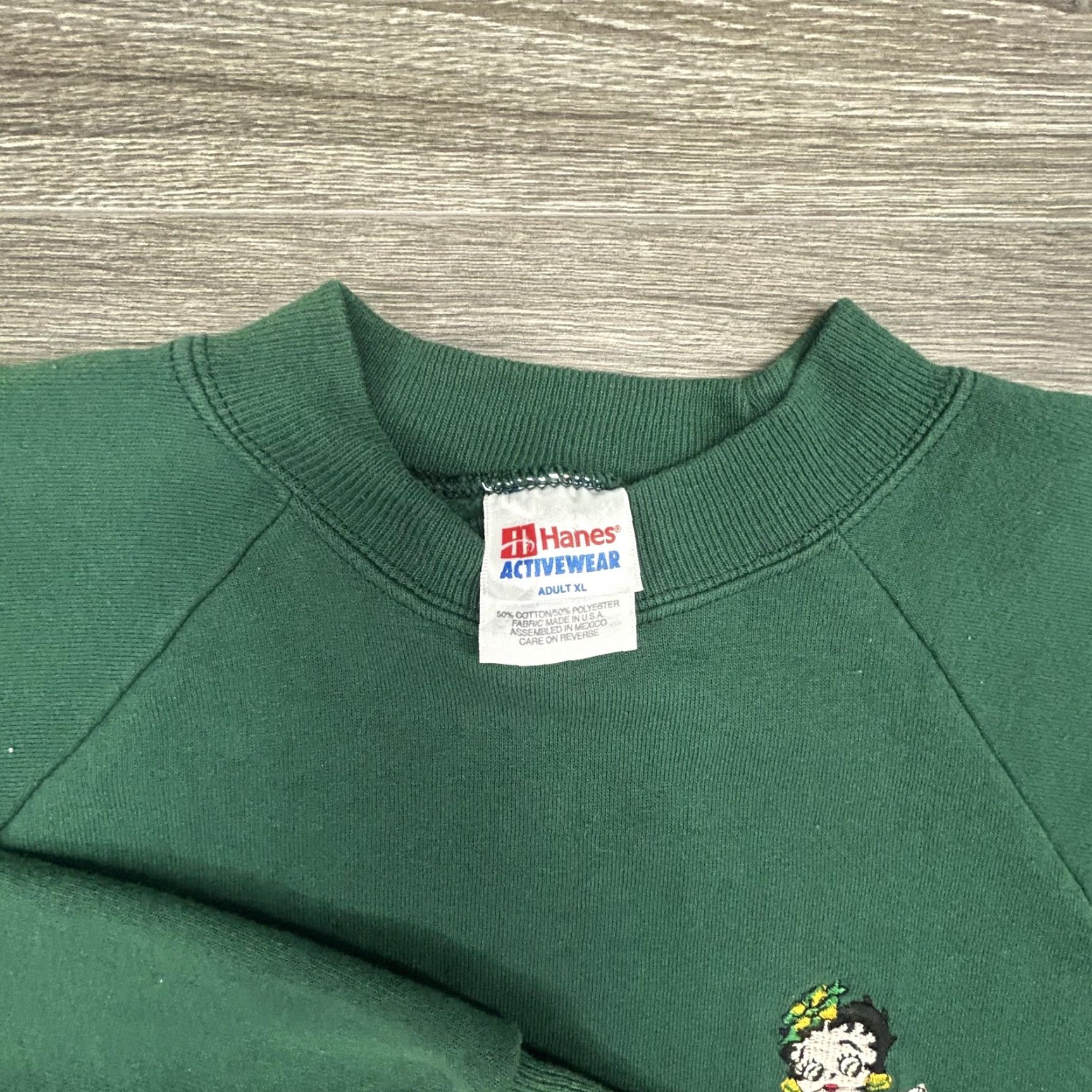 Hanes VINTAGE Hanes Christmas Betty Boop Sweatshirt Mens XL Green Raglan Crew Neck Pullover Graphic Print 90s Hanes Activewear Size US XL / EU 56 / 4 - 6 Thumbnail