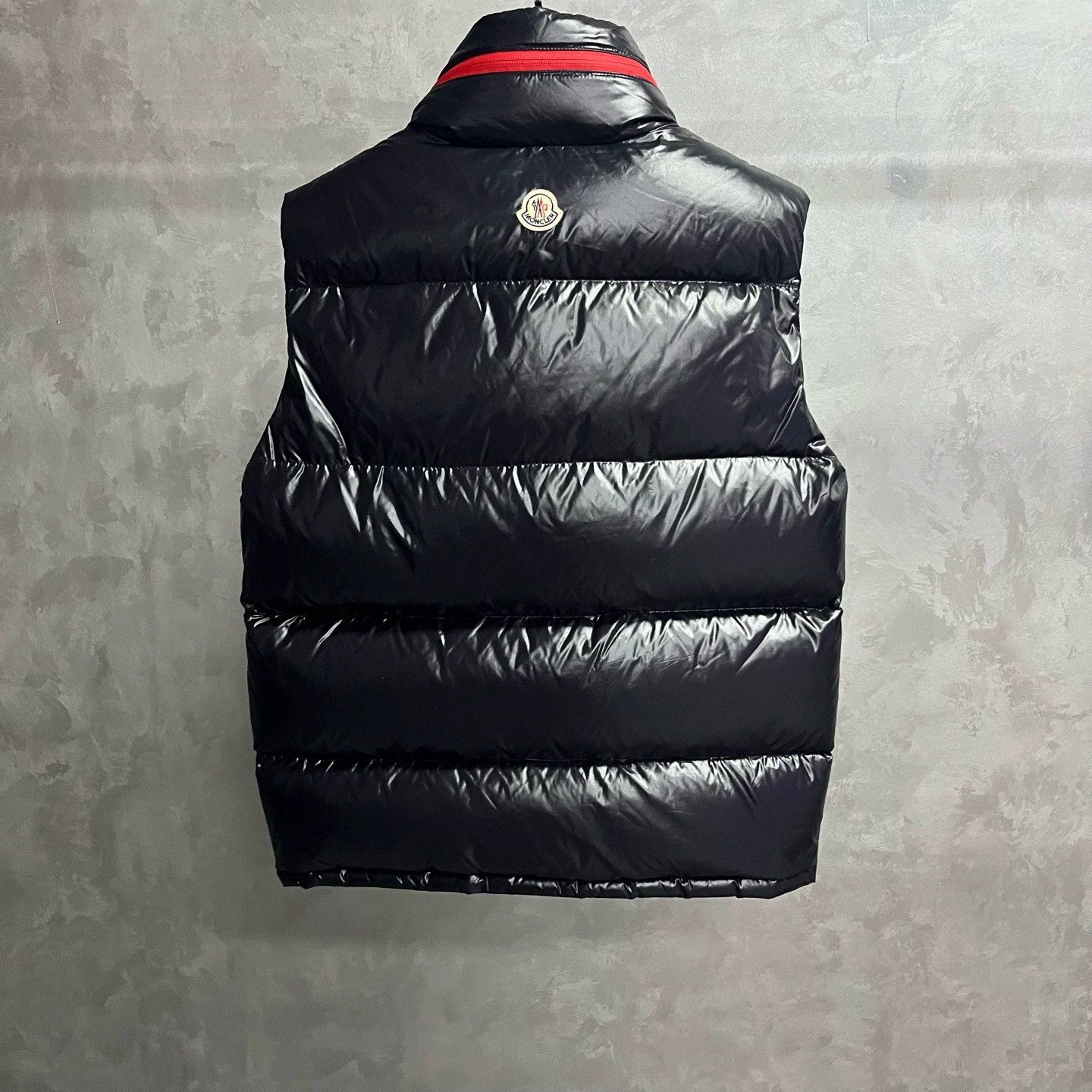 Moncler moncler black logo print sleeveless down vest Size US M / EU 48-50 / 2 - 6 Thumbnail