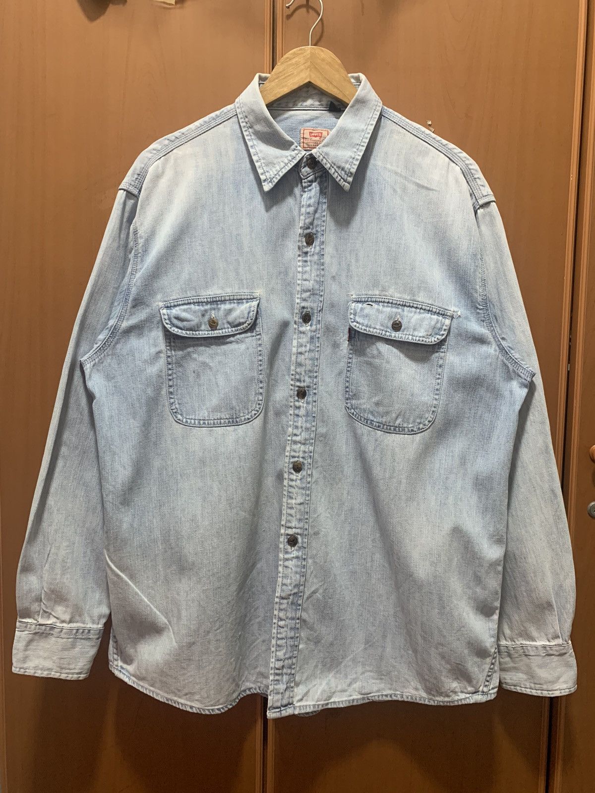 Levi's Vintage Levi’s Denim Sun Faded Shirt Large Size Size US L / EU 52-54 / 3 - 1 Thumbnail