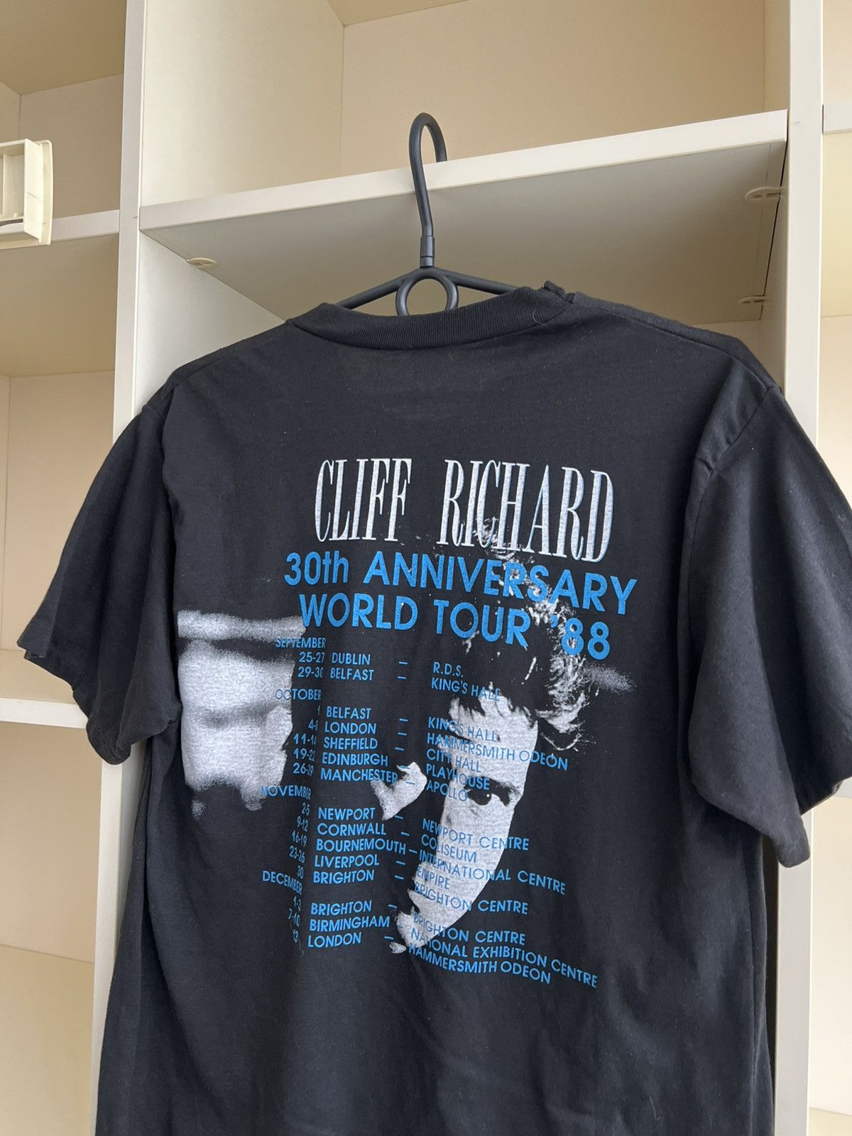 Vintage Vintage Cliff Richard Rock N Roll Tee T-Shirt RETRO TOUR Size US L / EU 52-54 / 3 - 12 Thumbnail