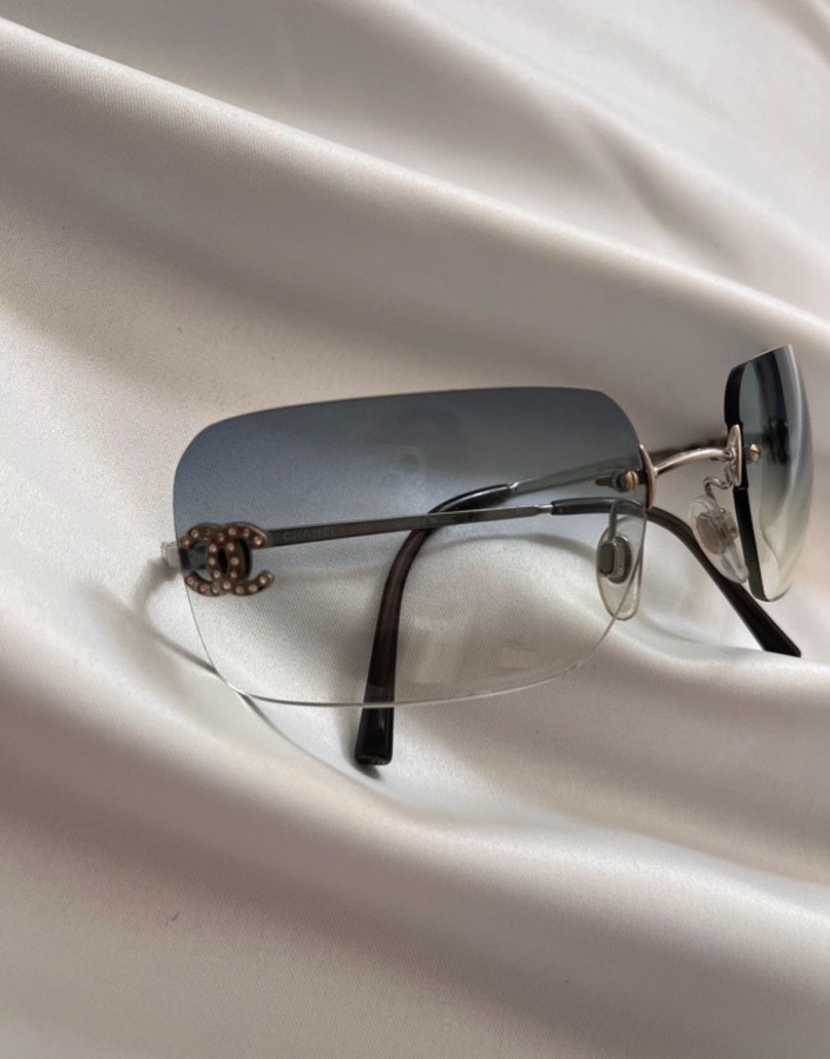 Chanel Chanel Sunglasses 4017-D CC Rhinestone Logo Rimless Vintage Size ONE SIZE - 2 Thumbnail