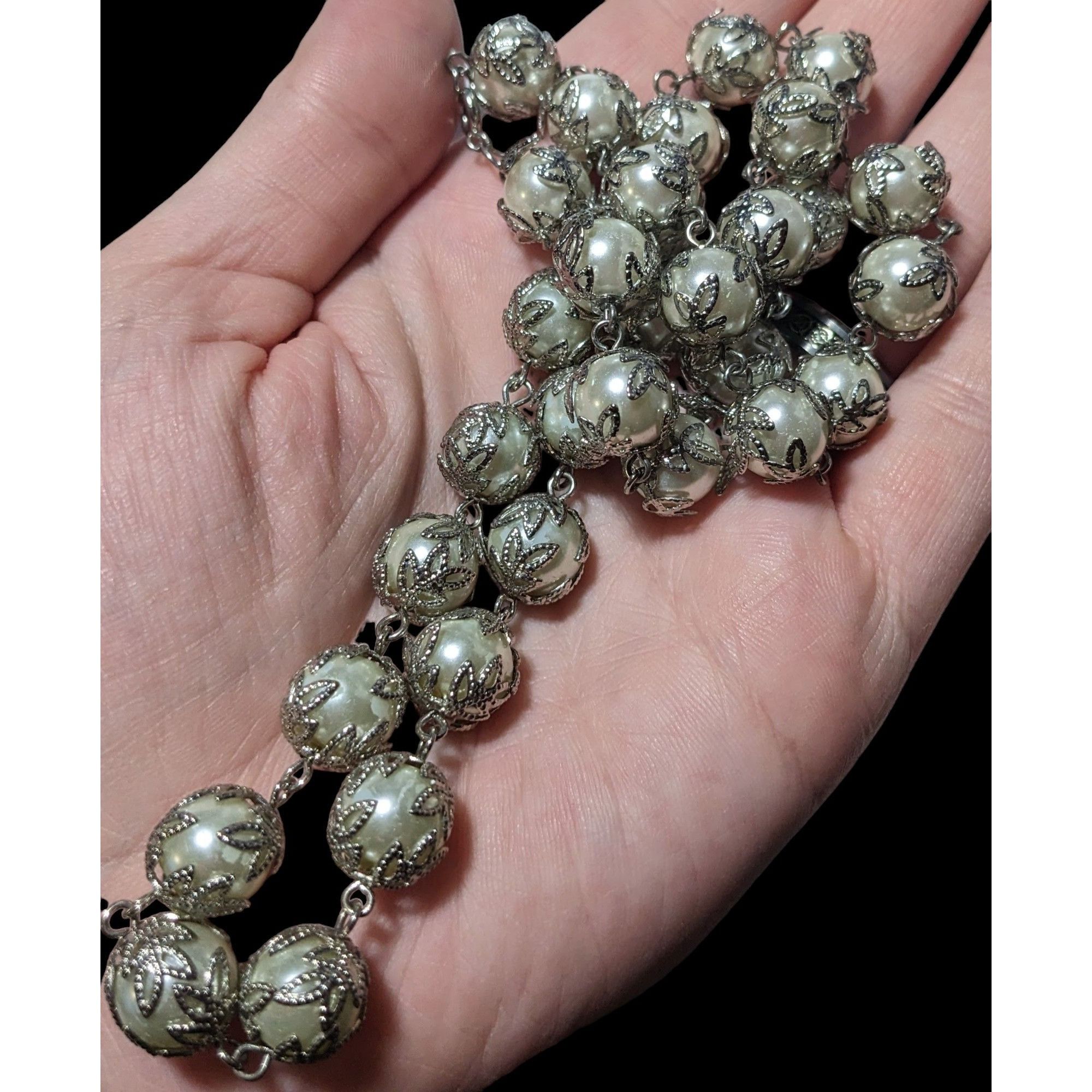 Other Whimsical Silver Leaf Capped Faux Pearl Necklace Size ONE SIZE - 4 Thumbnail