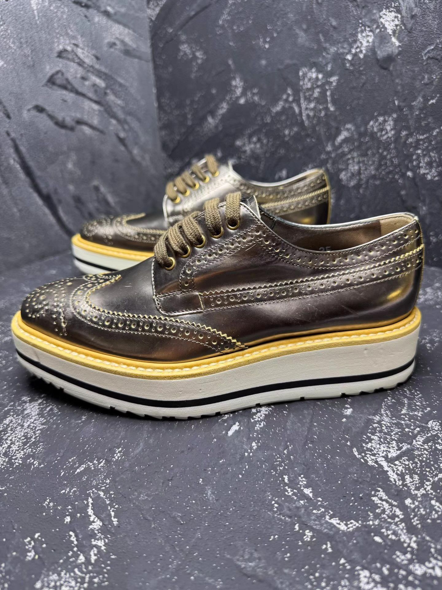 Prada Prada Gold Platform Sneakers Q10 Size US 5 / IT 35 - 7 Thumbnail