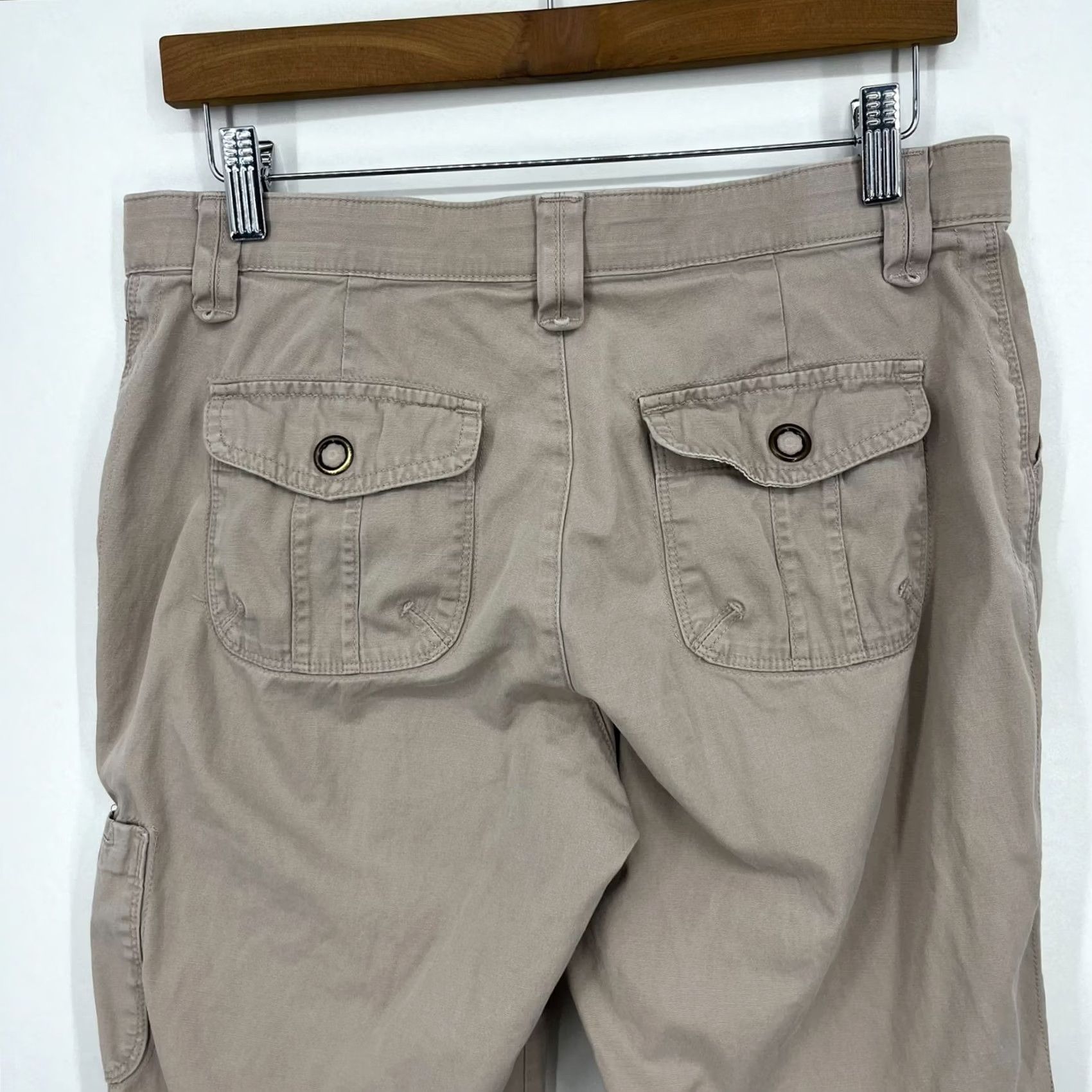 Lee Lee Capri Pants Women's Regular Beige Pockets Capri 20.5in Inseam Mid Rise 9.5in Straight 31 Waist Cotton Blend Beach Casual 2000s Size 32" / US 10 / IT 46 - 6 Thumbnail