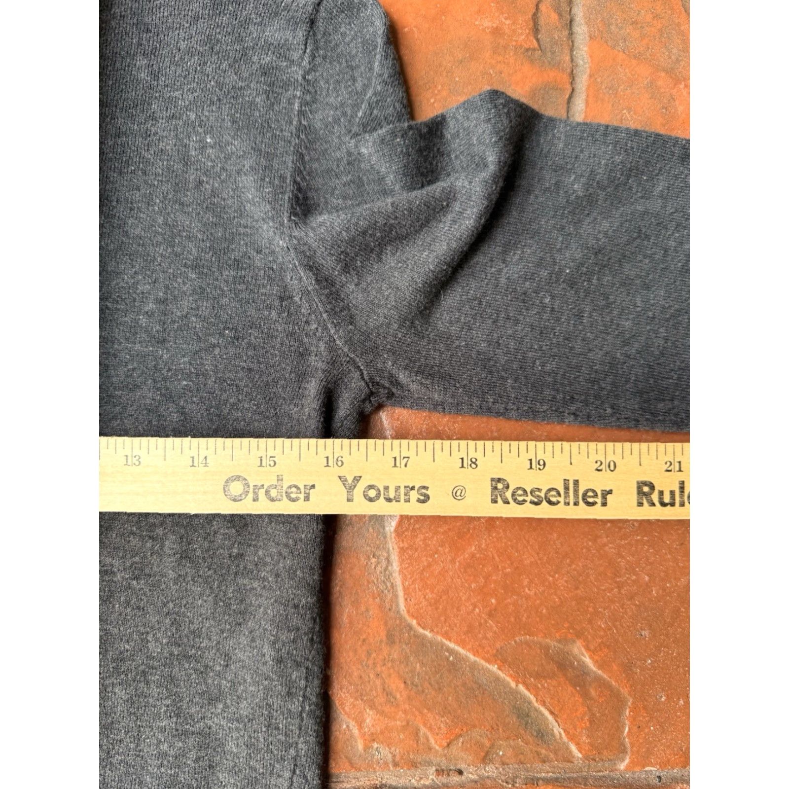 Vintage Y2K Hello Kitty x Forever 21 Cardigan Sweater Women’s Small Gray Cotton Long Sleeve V-Neck Size S / US 4 / IT 40 - 4 Thumbnail