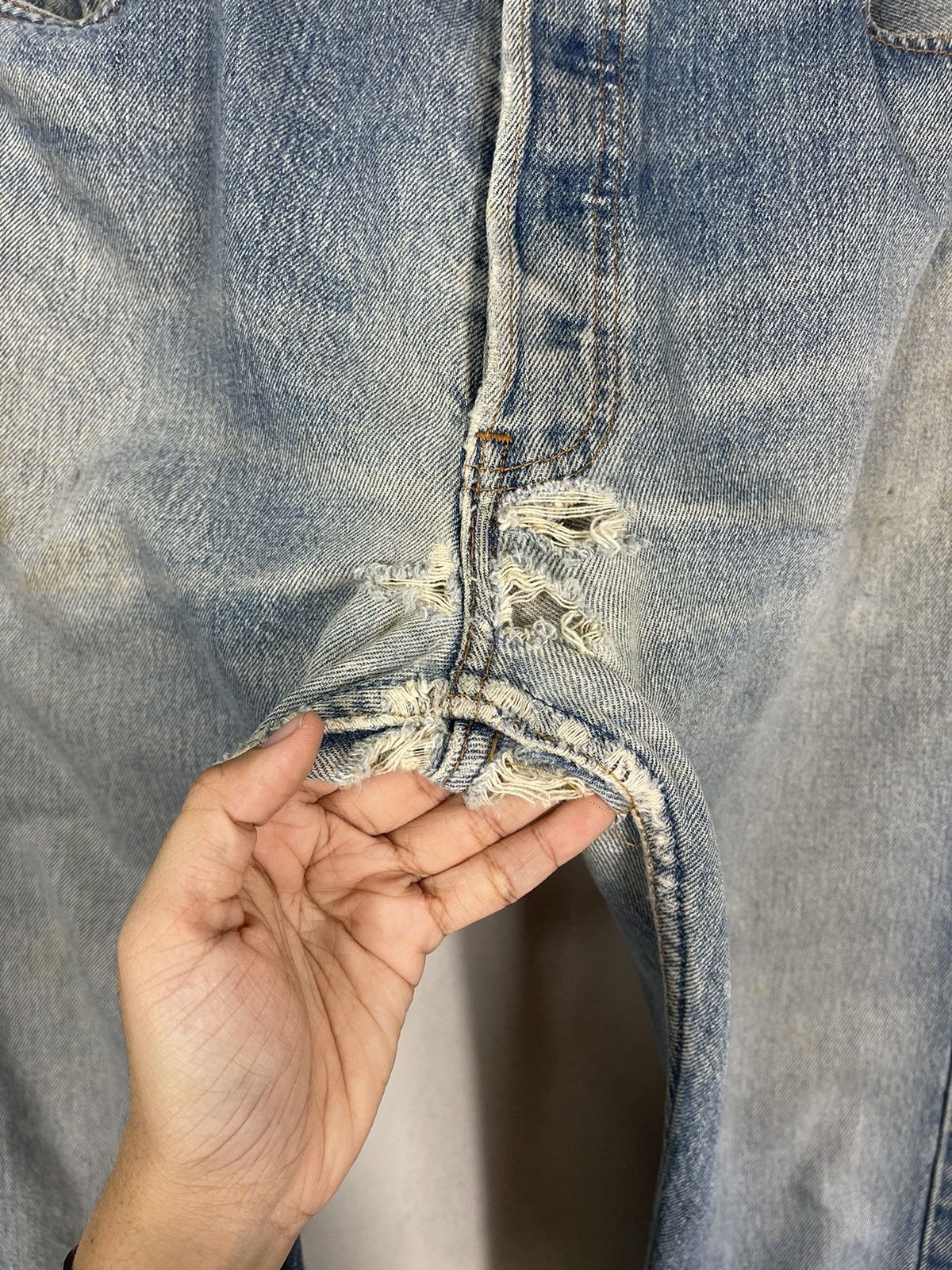 Levi's Vintage 90s Levis 501 Faded Blue Button Fly Distressed Denim Size US 34 / EU 50 - 12 Thumbnail