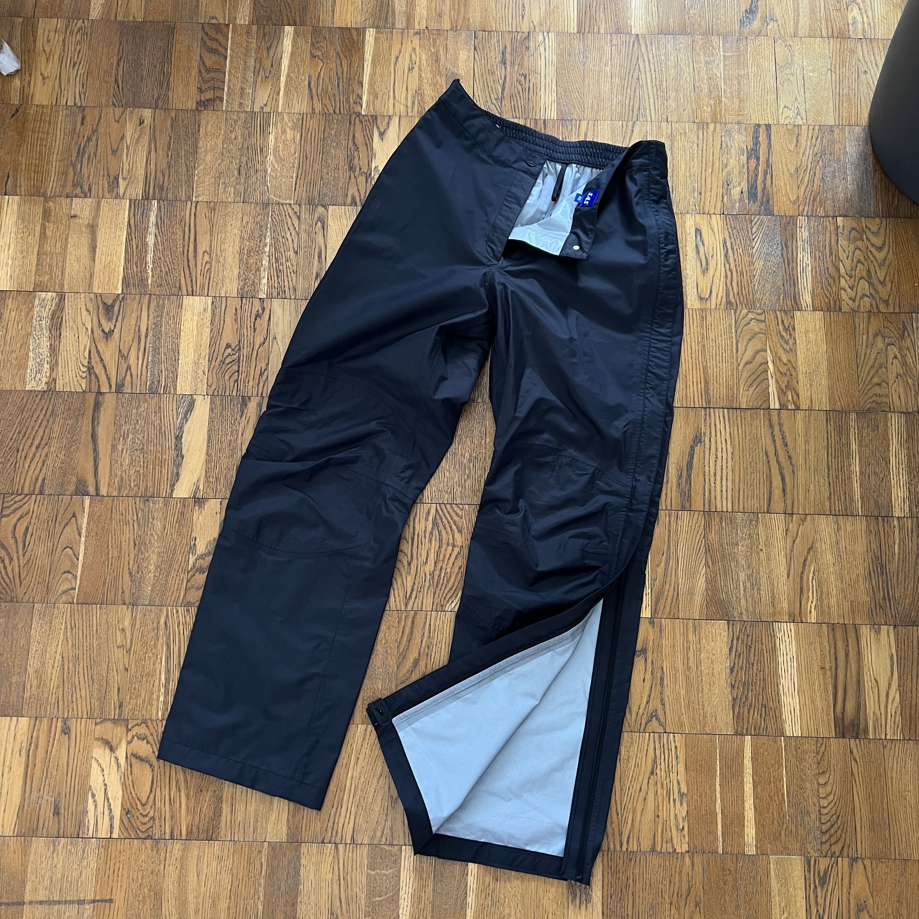 Arc'teryx Women's SAS Scandinavian Airlines Waterproof Pants Size 40 Size 27" / US 4 / IT 40 - 1 Thumbnail