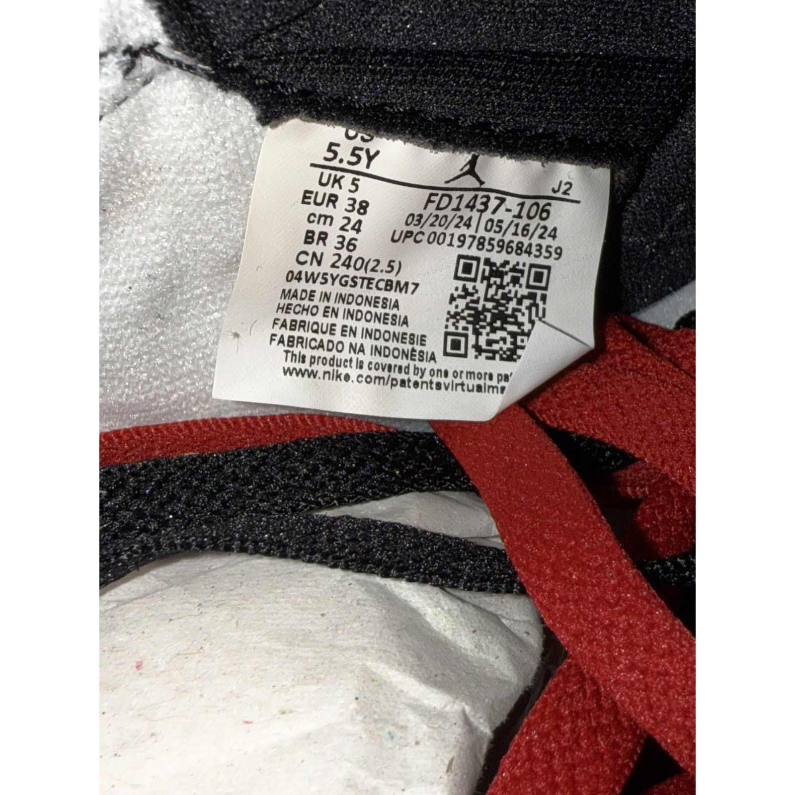 Jordan Brand Nike Air Jordan 1 Retro High OG GS Black Toe Reimagined 5.5Y Size US 5.5 / EU 38 - 6 Thumbnail