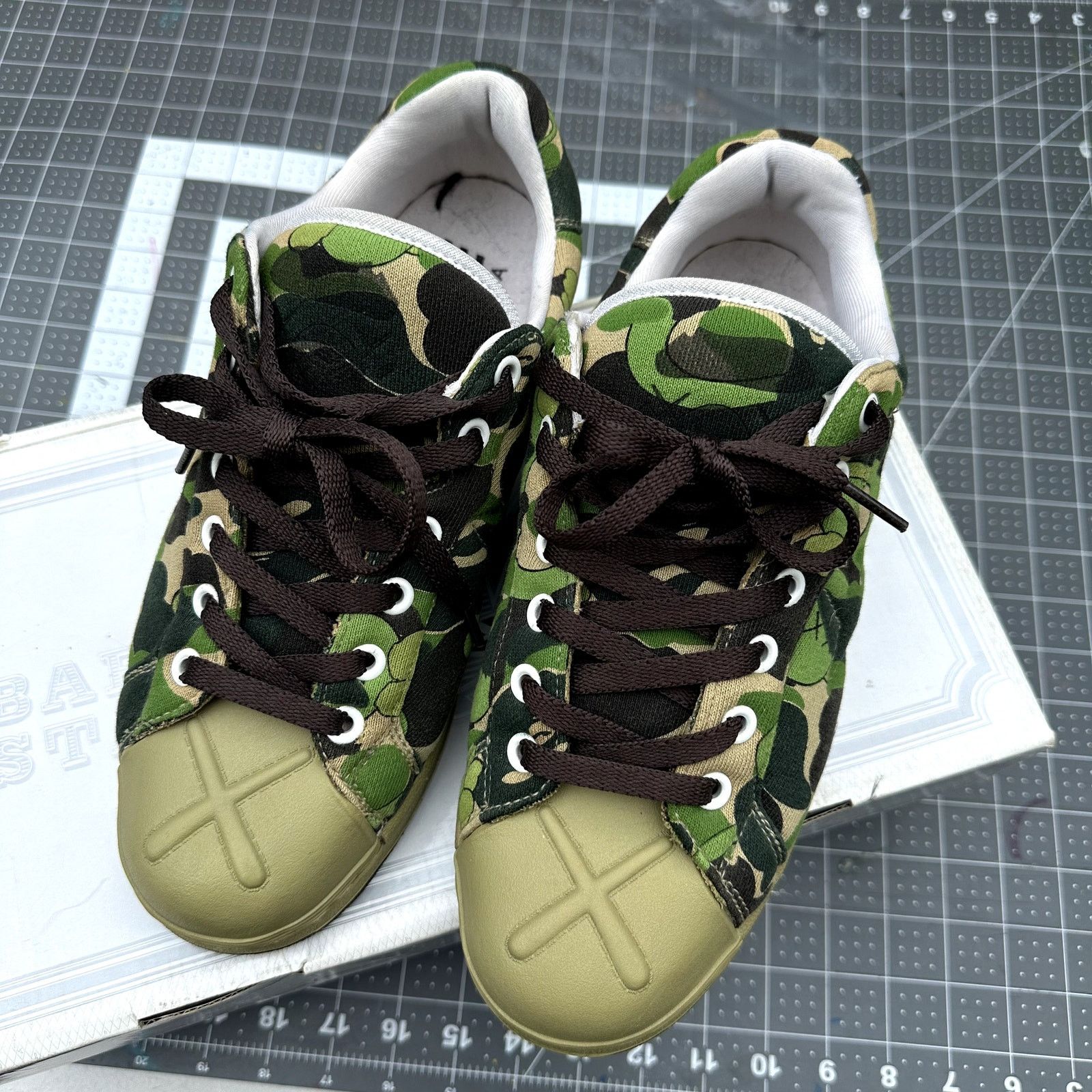 Bape Bape x Kaws Skullsta Size US 9.5 / EU 42-43 - 2 Thumbnail