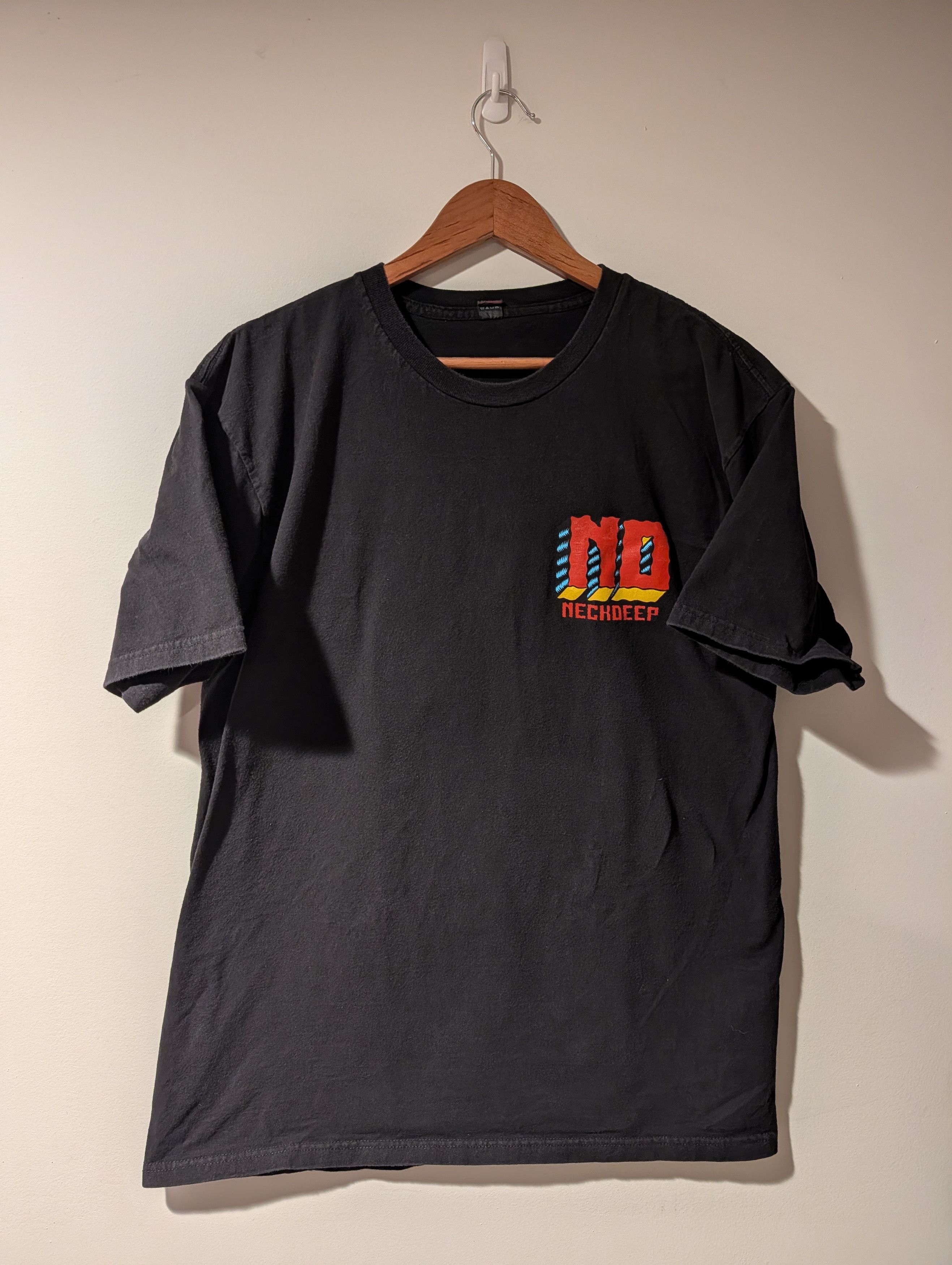 Band Tees Neck Deep The Peace and The Panic 2017 Album Promo T Shirt Size US L / EU 52-54 / 3 - 3 Thumbnail