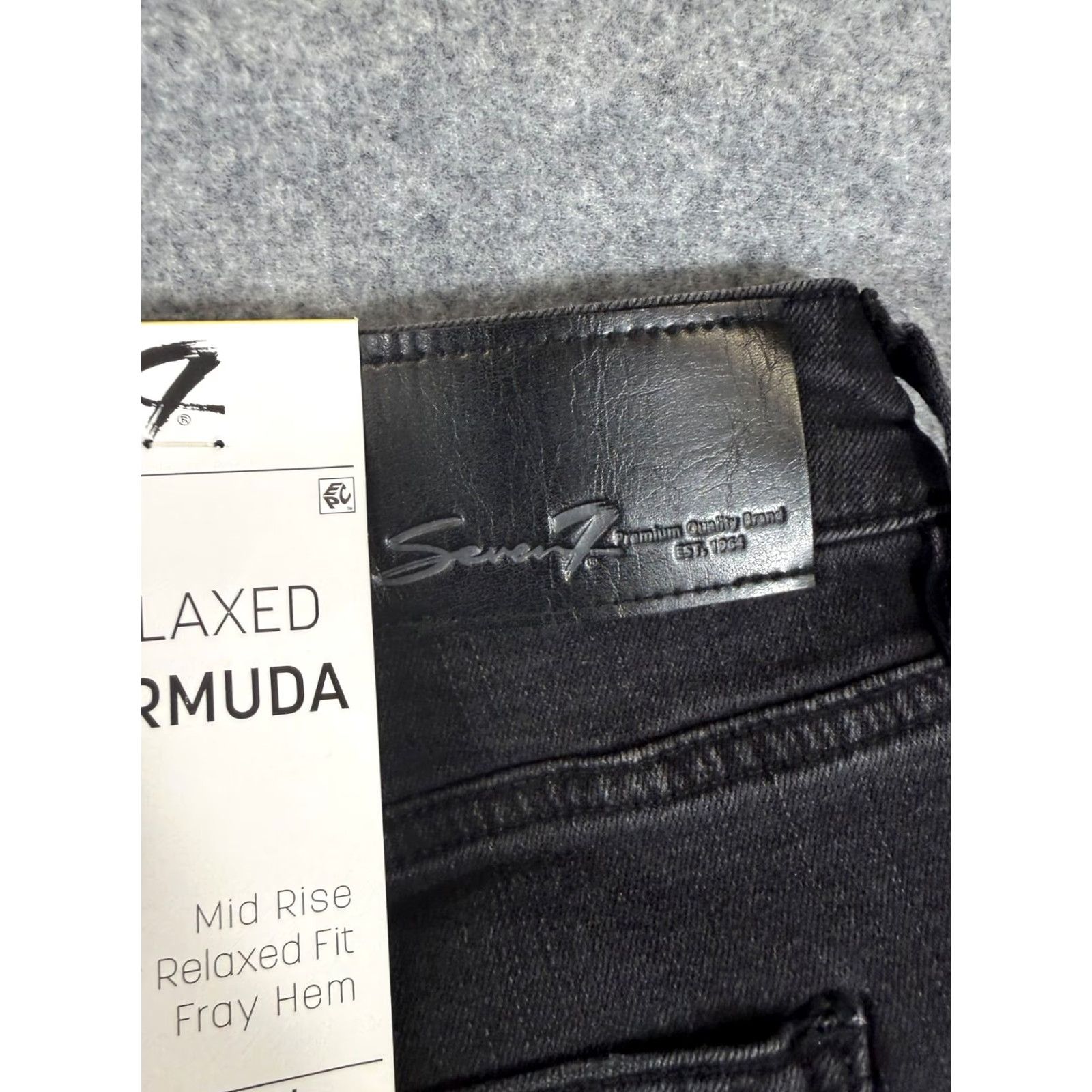 Vintage Seven7 Bermuda Shorts Womens 8 Washed Black Relaxed Fit Mid Rise Frayed Hem Pockets NWT Size 30" / US 8 / IT 44 - 6 Thumbnail