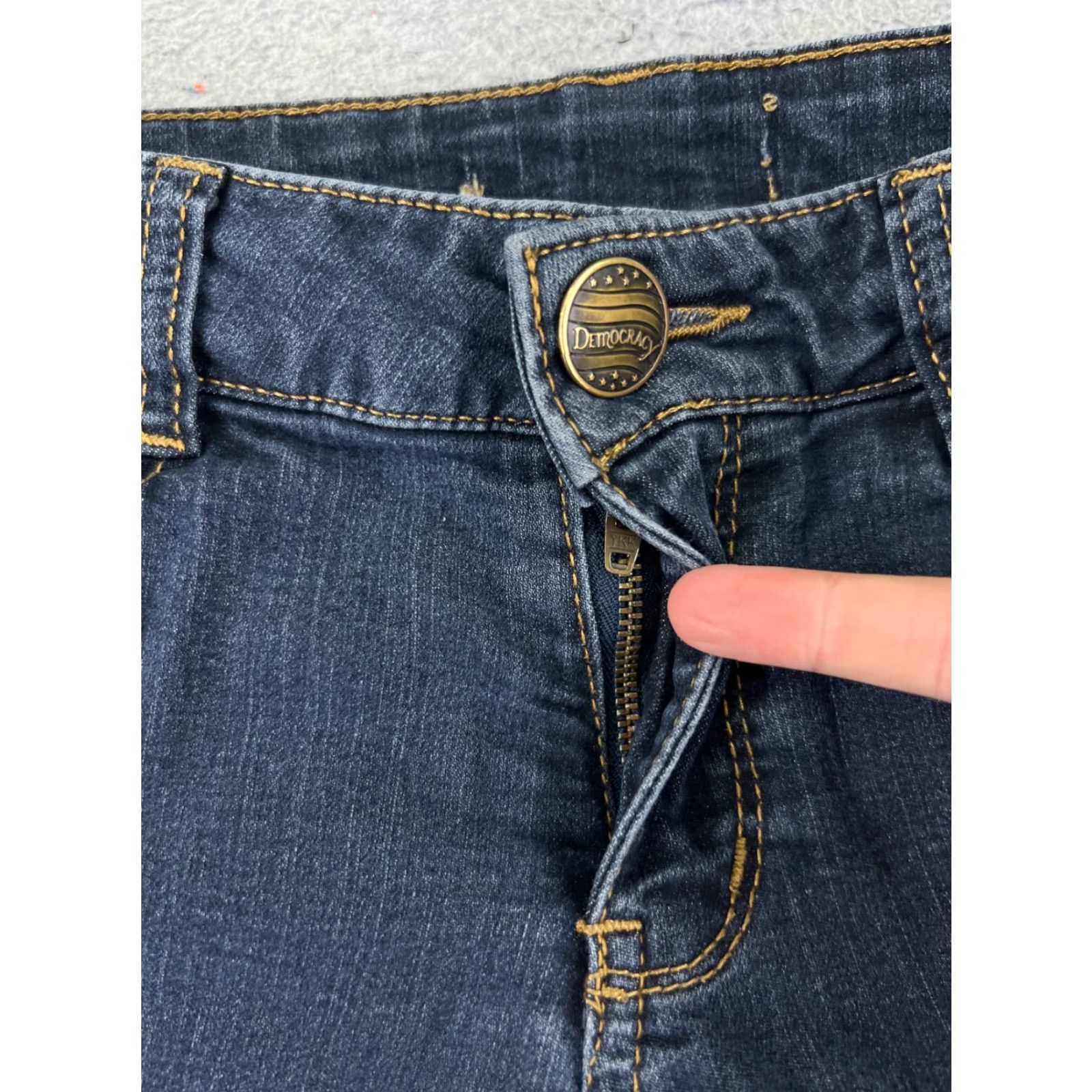 Vintage Democracy Shorts Womens 6 Blue Denim Cutoff Cotton Blend Raw Hem Low Rise 27x11 Size 28" / US 6 / IT 42 - 6 Thumbnail