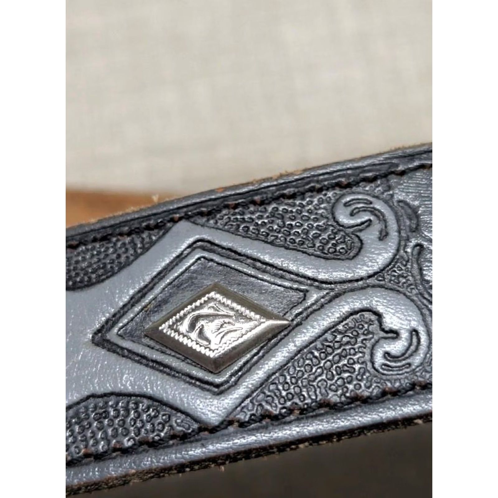 Vintage VINTAGE Western Belt Men 40 Gray Leather Cowhide Tooled Buckle Floral 1-1/2" Belt Width Size 40 - 4 Thumbnail