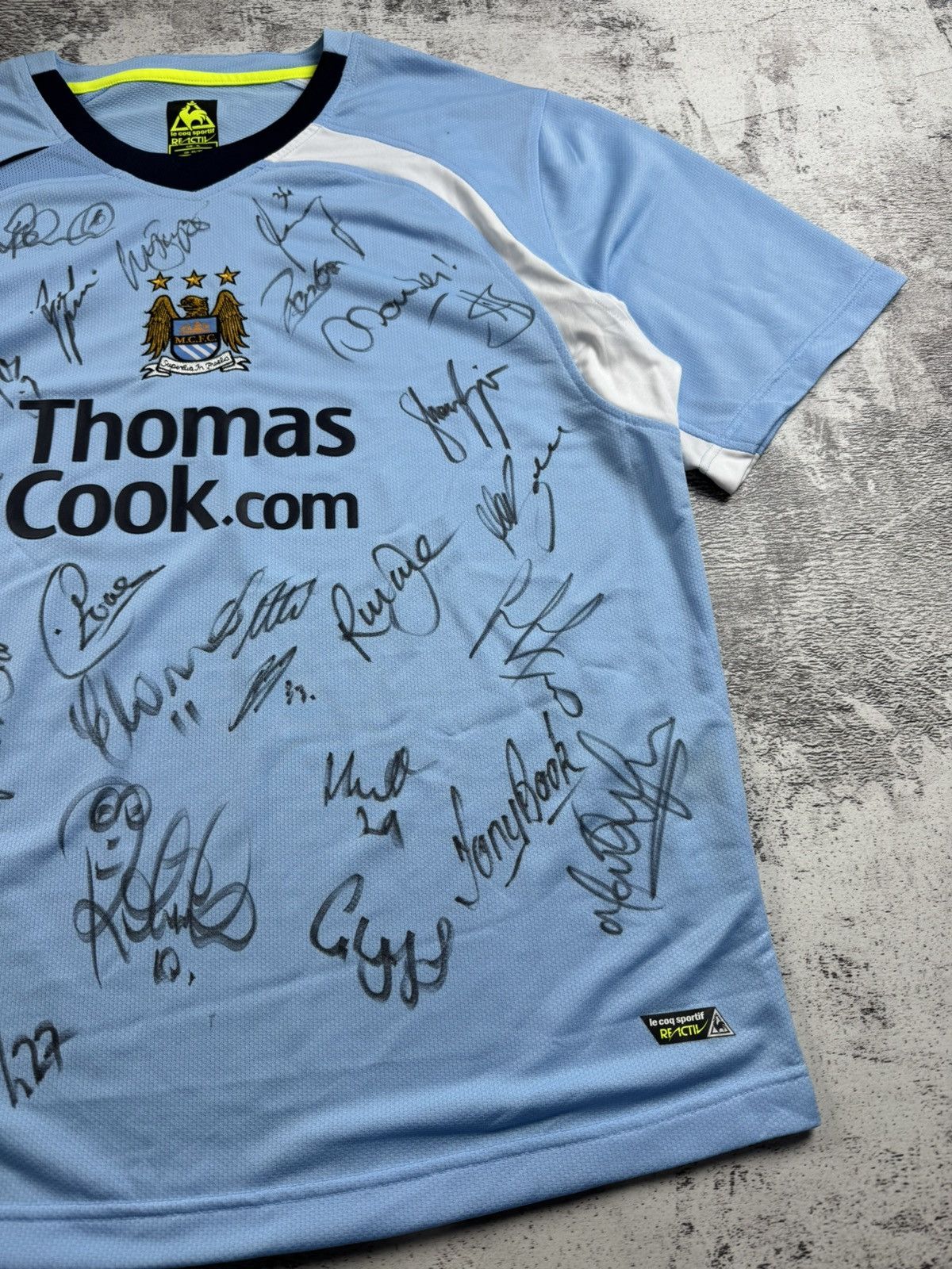 Le Coq Sportif Manchester City 2008/2009 All Squad Autographed Jersey Shirt Size US XL / EU 56 / 4 - 10 Thumbnail