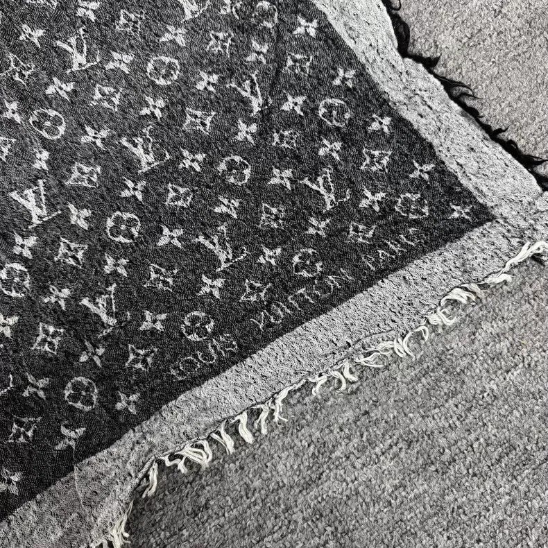Louis Vuitton Louis Vuitton Old-flower printed black and silver reversib Size ONE SIZE - 2 Thumbnail