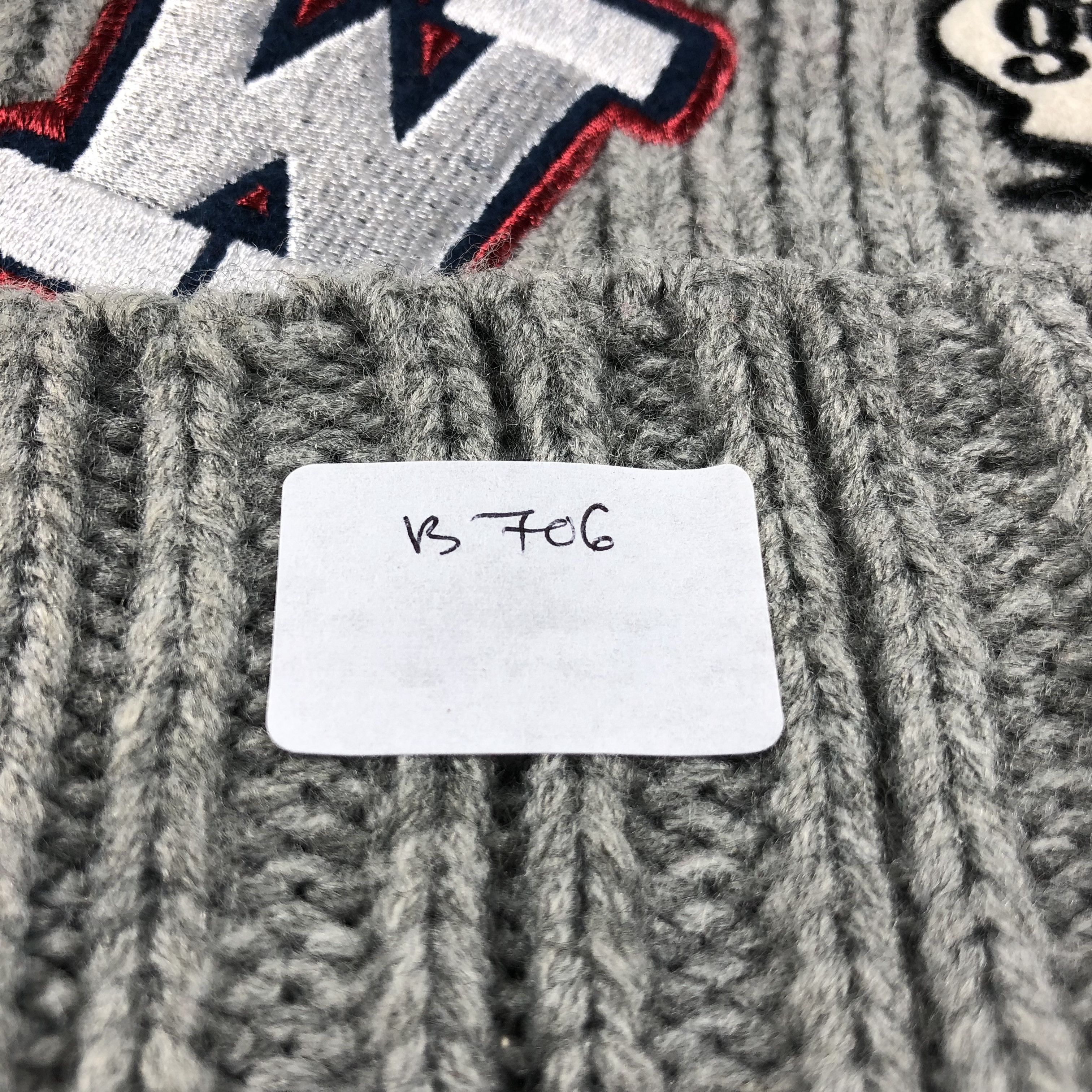 GU GU Patches Knit Beanie Snowcap Snow Hat B706 Size ONE SIZE - 7 Thumbnail