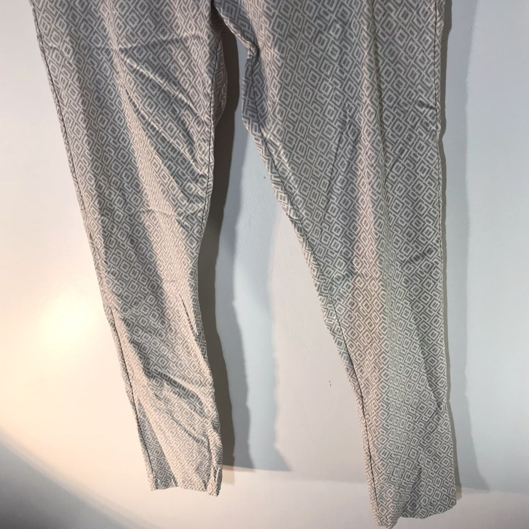 Vintage VINTAGE Yolly Italy Women's Pants Skinny Fit Drawstring Crepe Geometric Pattern 10P Light Gray Size 32" / US 10 / IT 46 - 4 Thumbnail