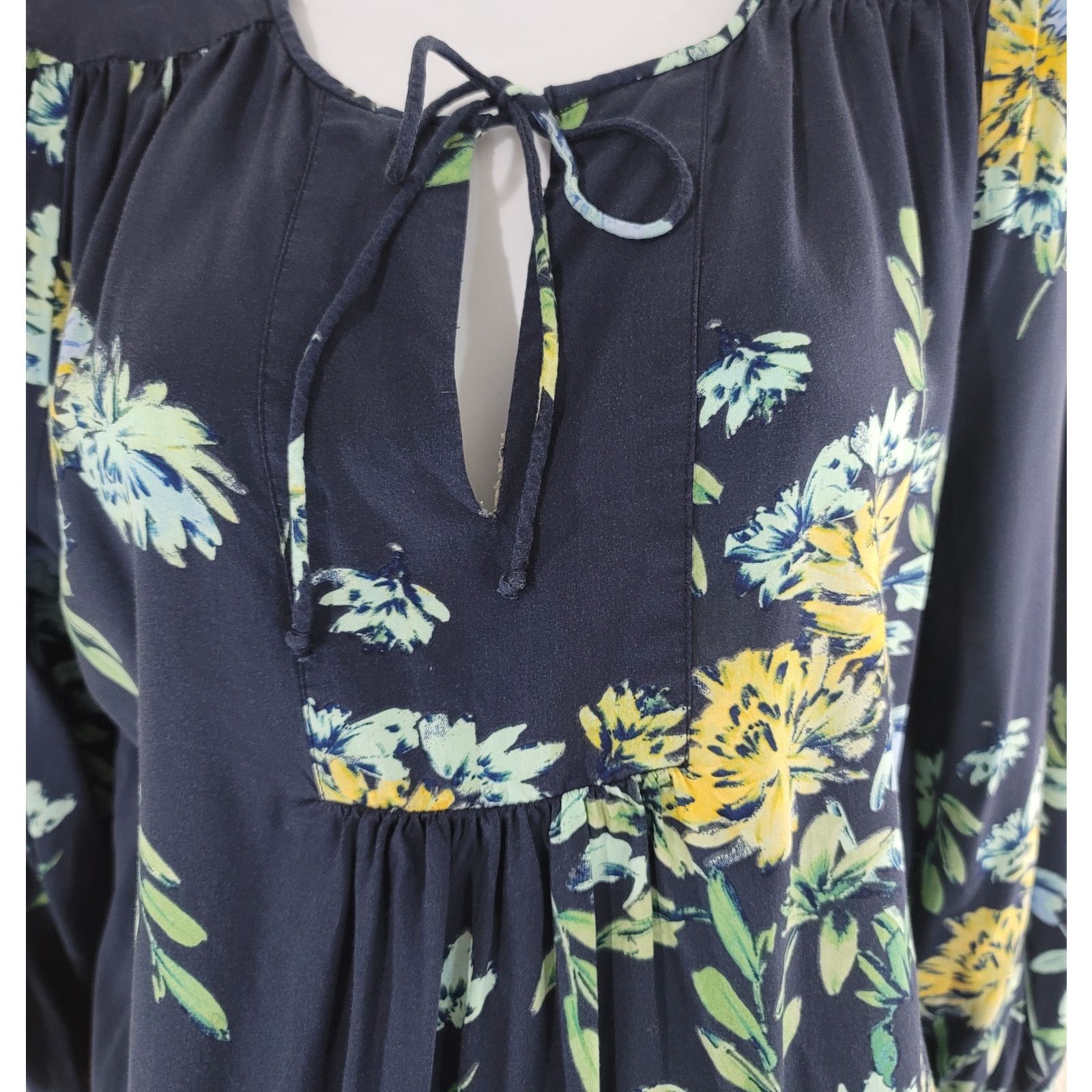 Other St. John's Bay Blue Yellow Floral Print Top Medium Pleated Size M / US 6-8 / IT 42-44 - 2 Thumbnail
