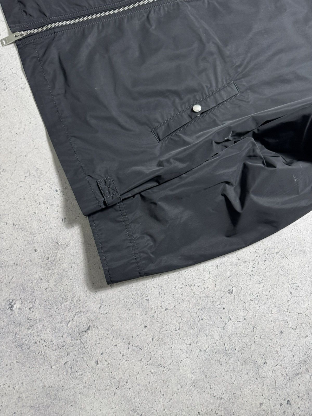 Burberry Burberry London England Nylon Black Light Bomber Jacket Size US XL / EU 56 / 4 - 4 Thumbnail