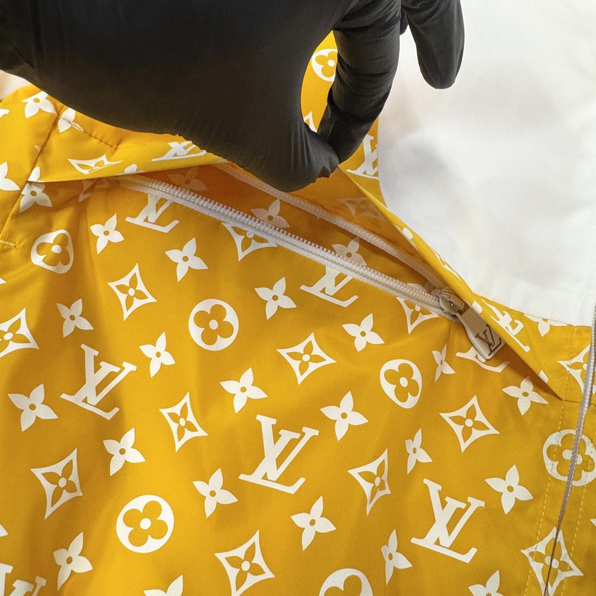 Louis Vuitton Louis Vuitton 1AFWJO Monogram Printed Track Jacket RRP £2630 Size US M / EU 48-50 / 2 - 7 Thumbnail