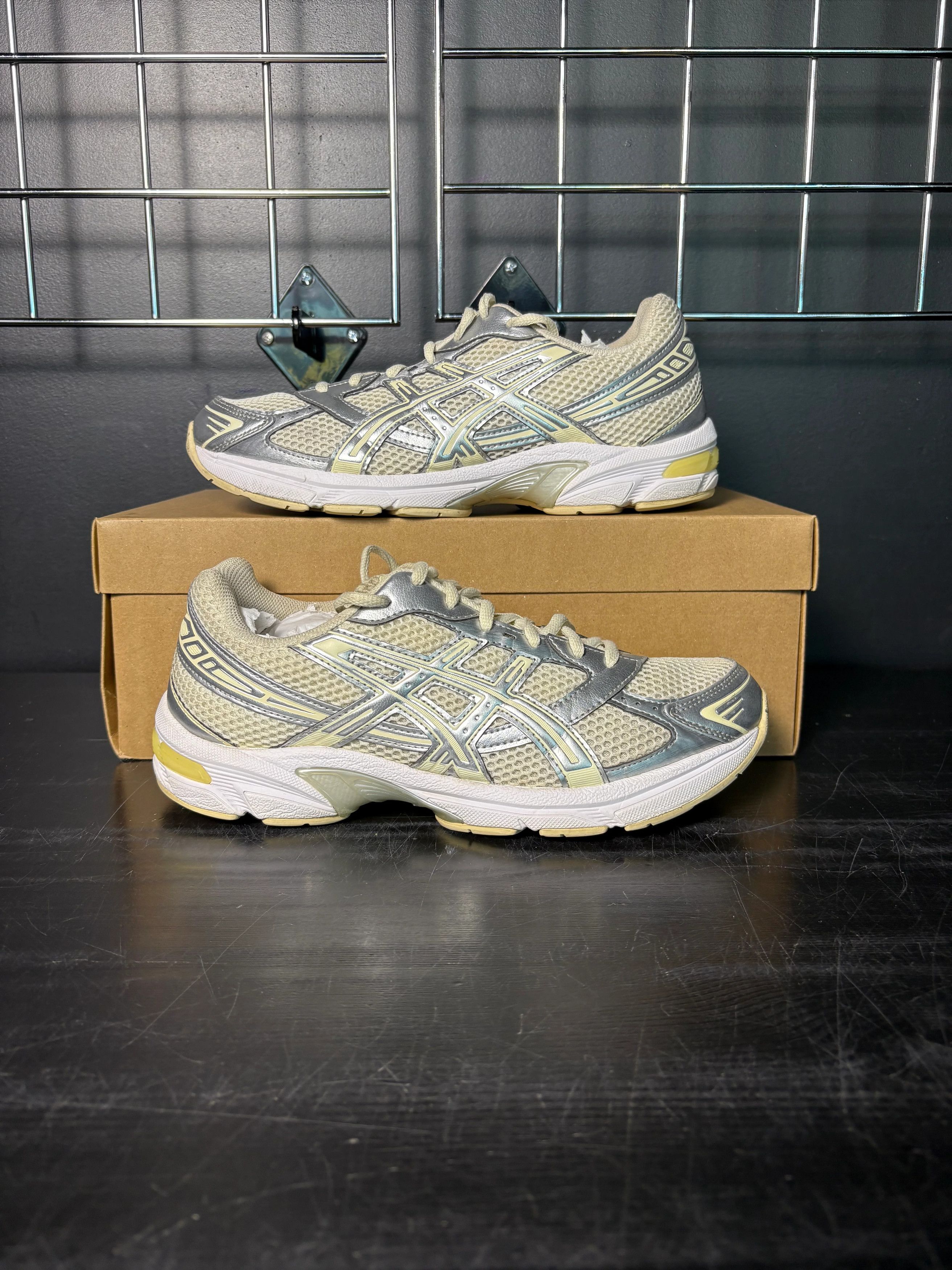 Asics ASICS Gel-1130 Cream Pure Silver (WMNS) **PRE-OWNED** REP. BOX - Size 10 Size US 10 / EU 43 - 1 Thumbnail