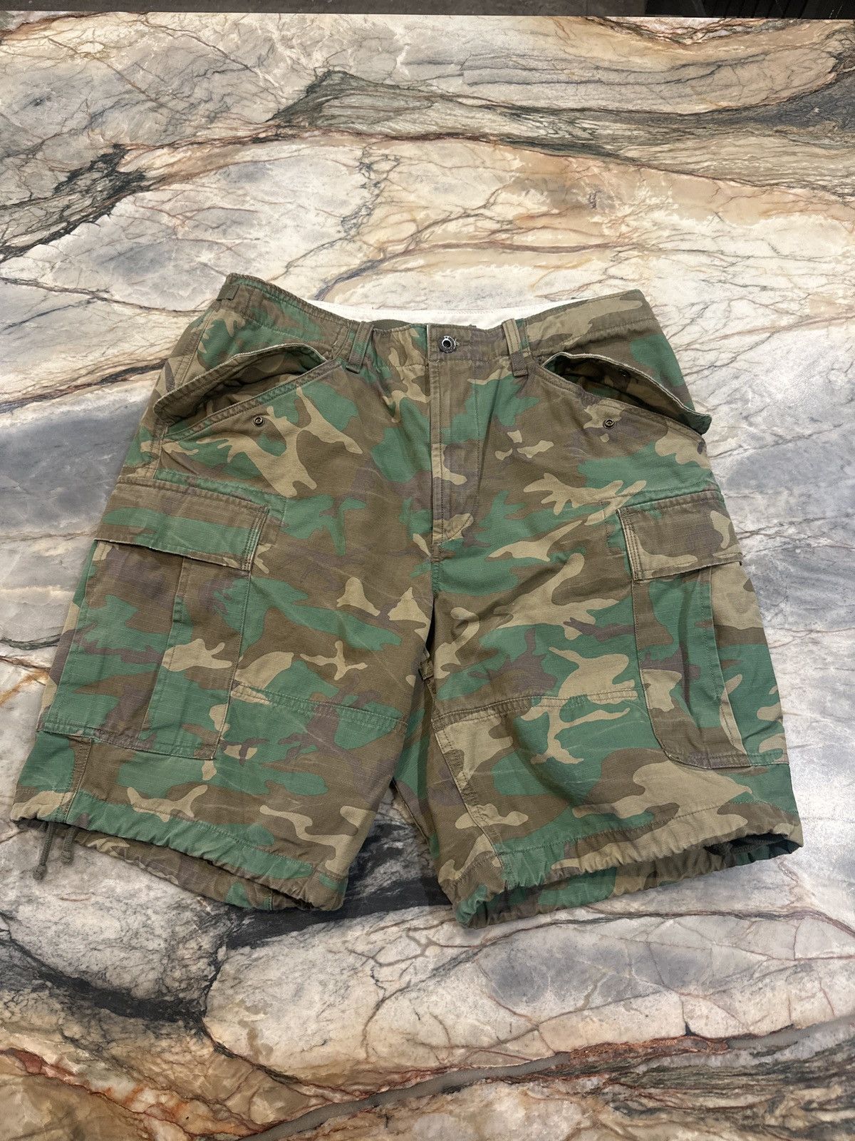 Polo Ralph Lauren Polo Ralph Lauren Camo Shorts Size US 33 - 1 Thumbnail