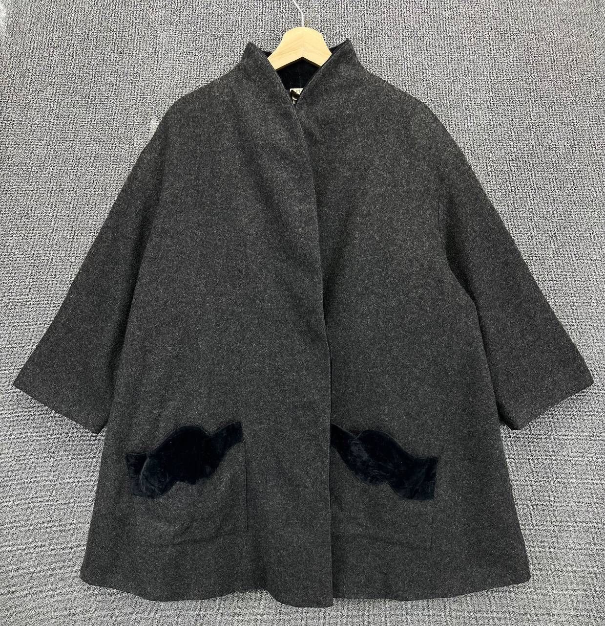 Krizia Vintage Krizia Uomo Wool Jacket Size XS / US 0-2 / IT 36-38 - 1 Thumbnail