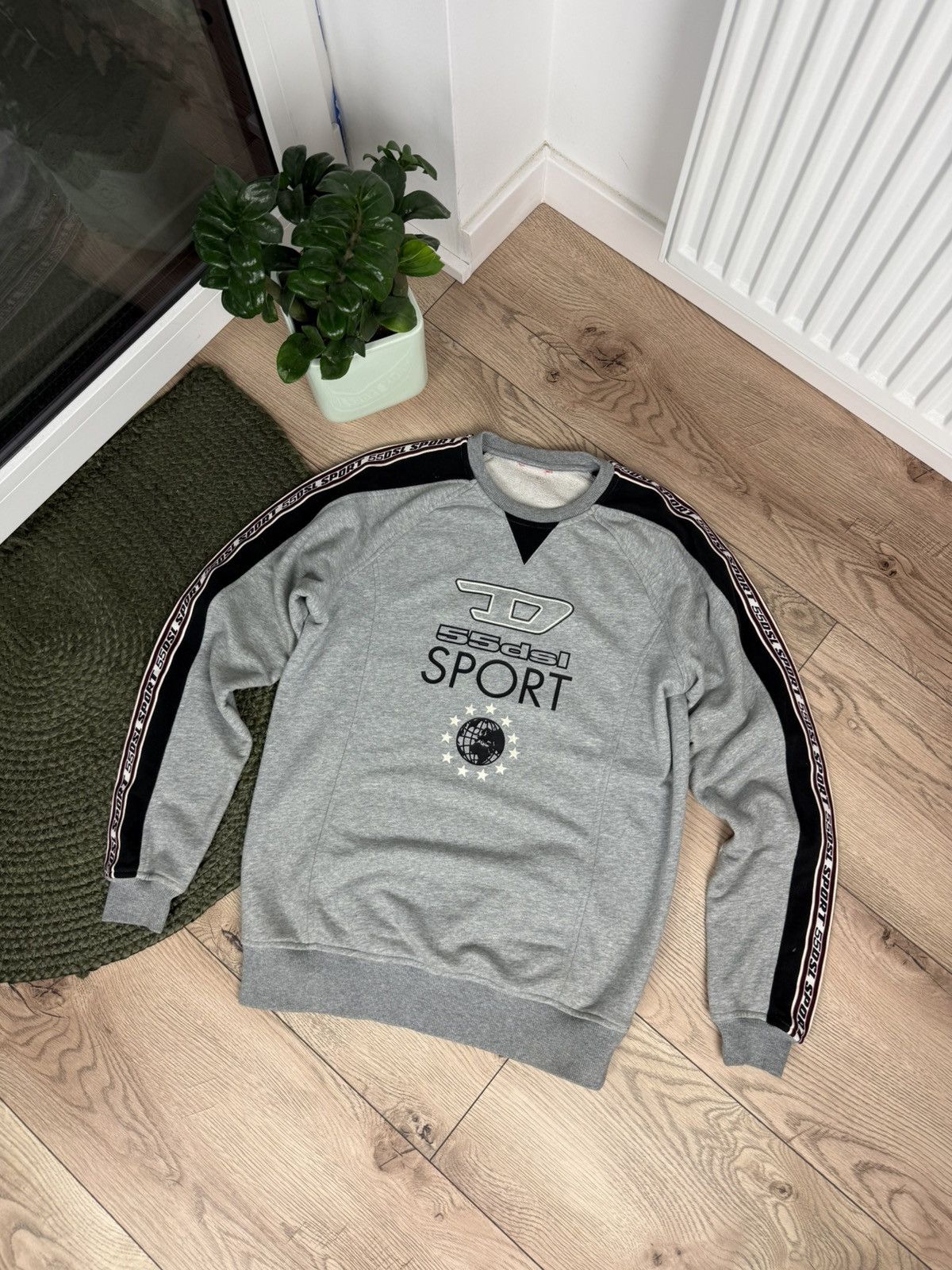 Diesel Diesel Vintage Big logo Sweatshirt Rare Size US S / EU 44-46 / 1 - 1 Thumbnail