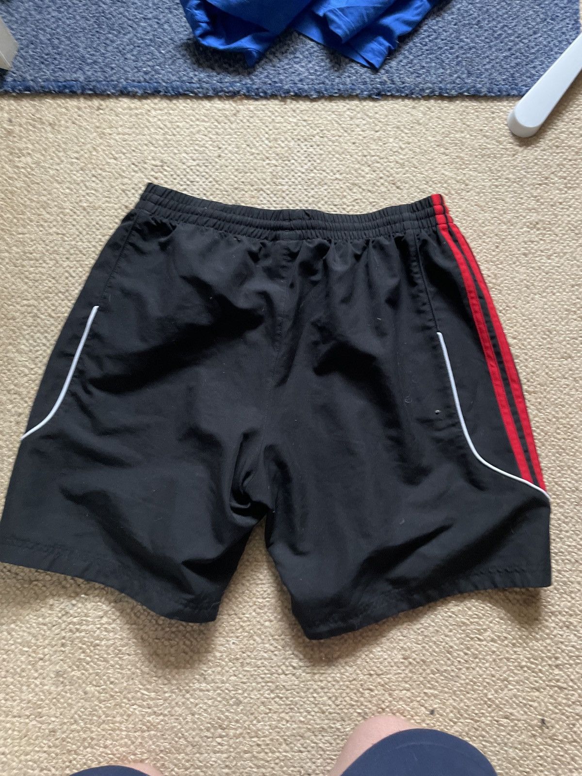 Adidas Liverpool Adidas Retro vintage Shorts mens Size US 36 / EU 52 - 1 Thumbnail
