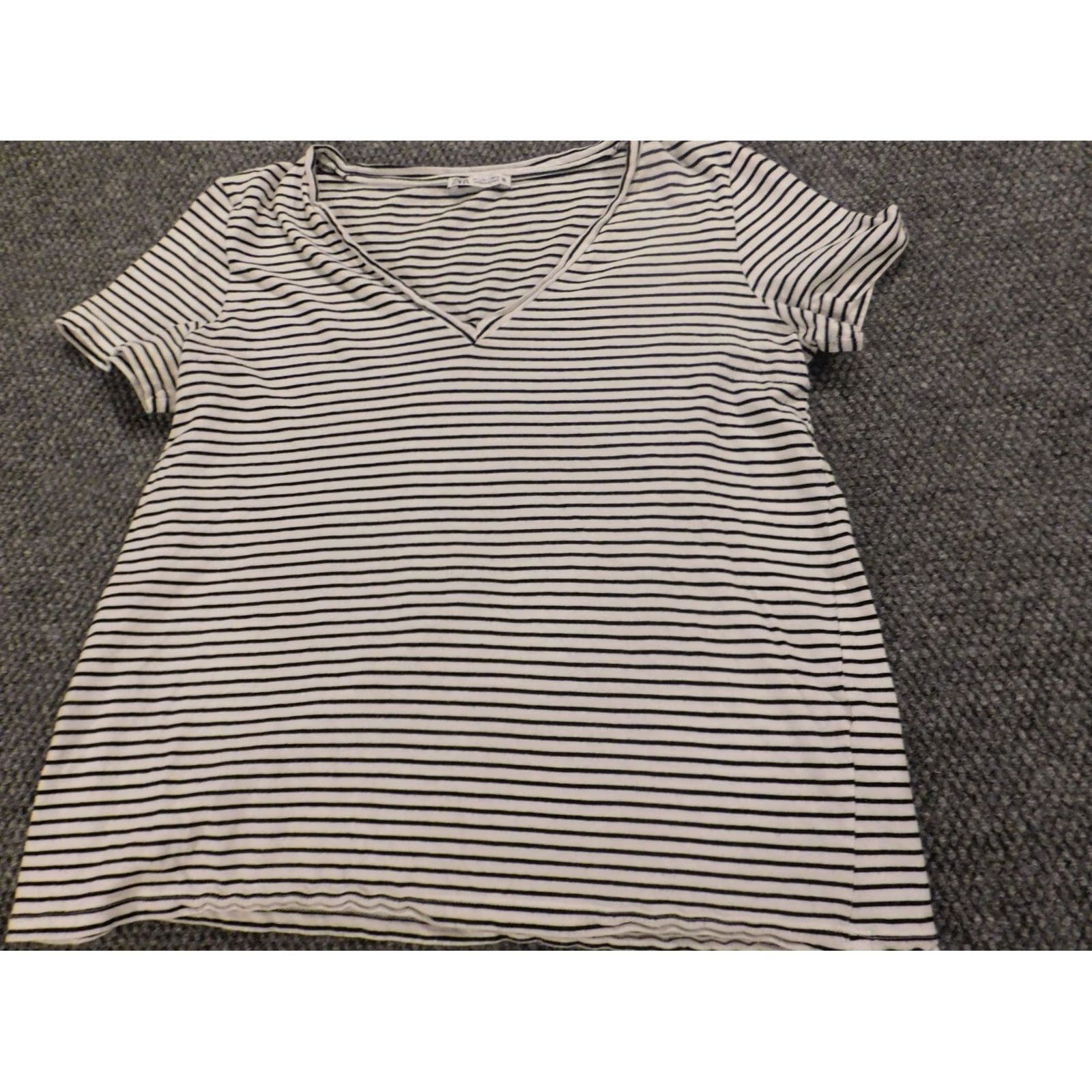 Zara Zara Blouse White Striped Knit Short Sleeve V-Neck Pullover Regular L Womens Dress Shirt Size L / US 10 / IT 46 - 2 Thumbnail