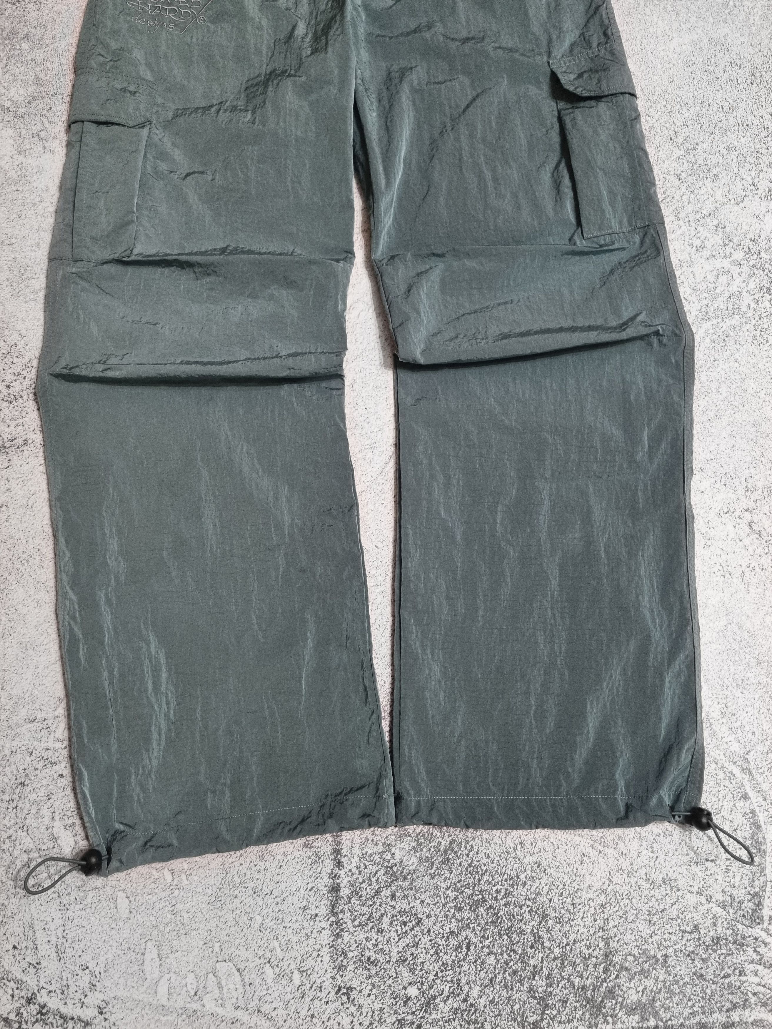 Ed Hardy Ed Hardy x Urban Outfitters Big Logo Metal Nylon Cargo Pants Size US 32 / EU 48 - 8 Thumbnail