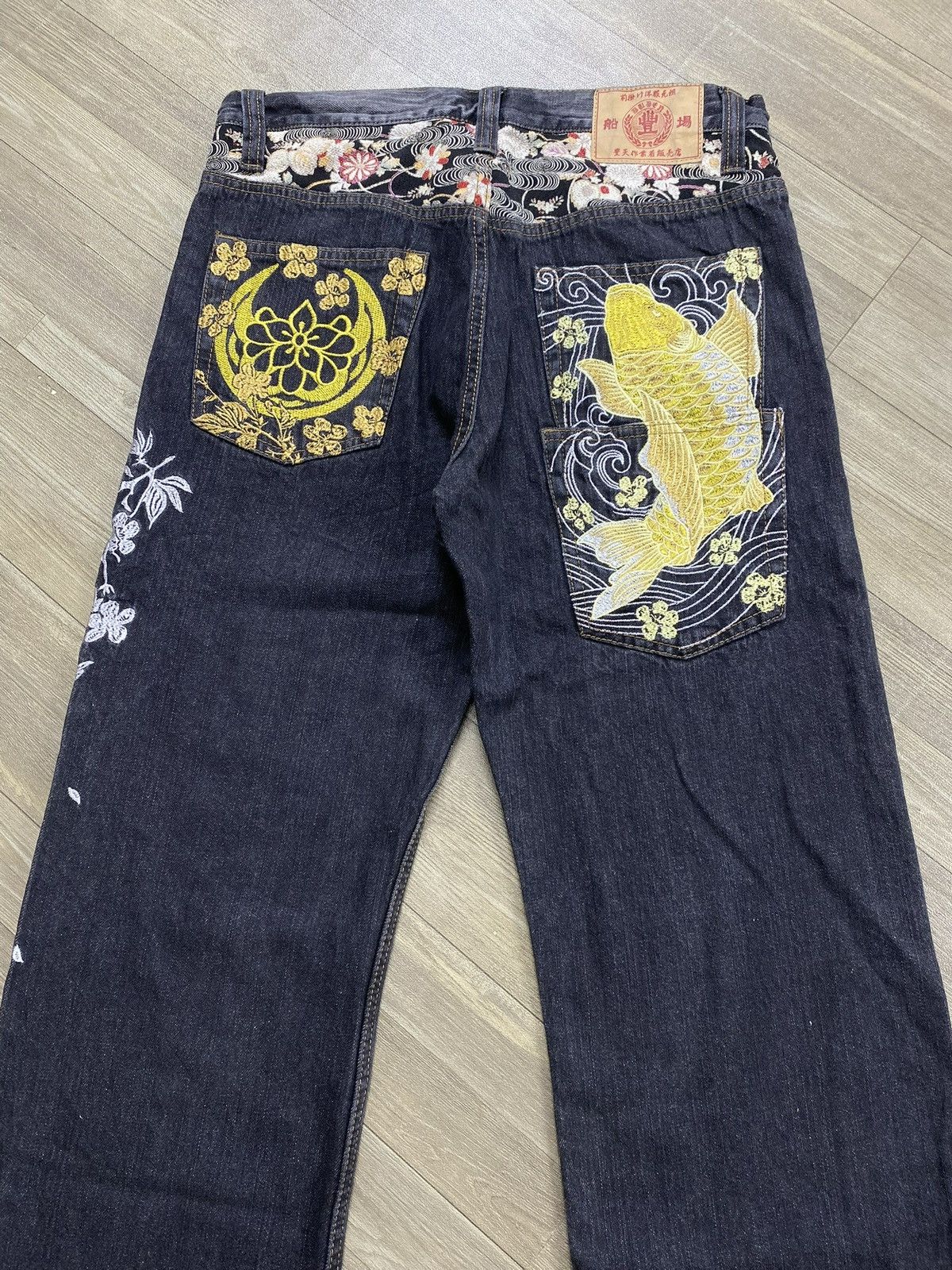 Karakuri Tamashii Vintage Karakuri Tamashii Koi Flowers Embroidery Jeansa Y2K Size US 30 / EU 46 - 13 Thumbnail