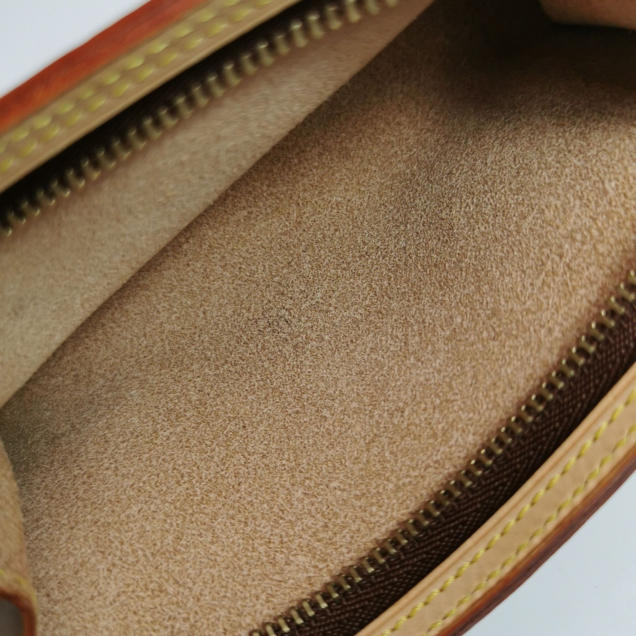 Louis Vuitton Louis Vuitton (LV) Vegetable Tanned Leather Solid Color Let Size ONE SIZE - 4 Thumbnail