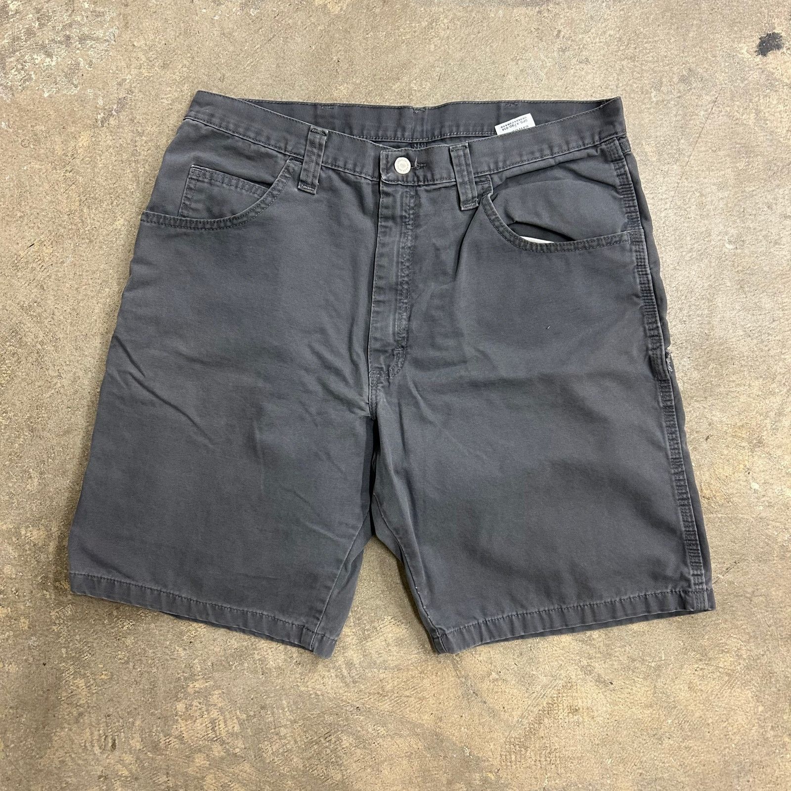 Wrangler Wrangler Grey Shorts Size US 36 / EU 52 - 1 Thumbnail
