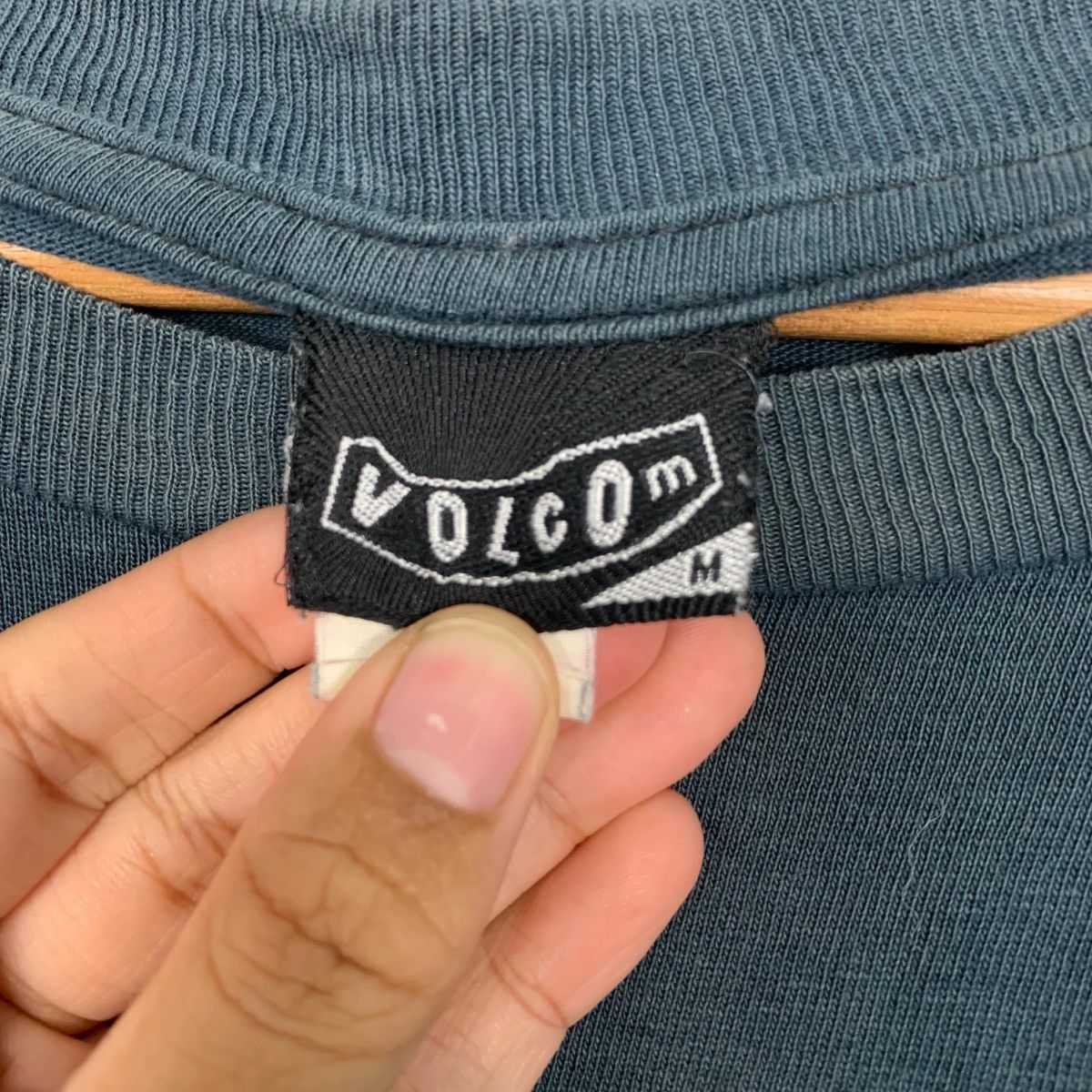 Volcom 90’s Trashed VOLCOM Big Logo Long Sleeve Tees #2603-C117 Size US M / EU 48-50 / 2 - 12 Thumbnail