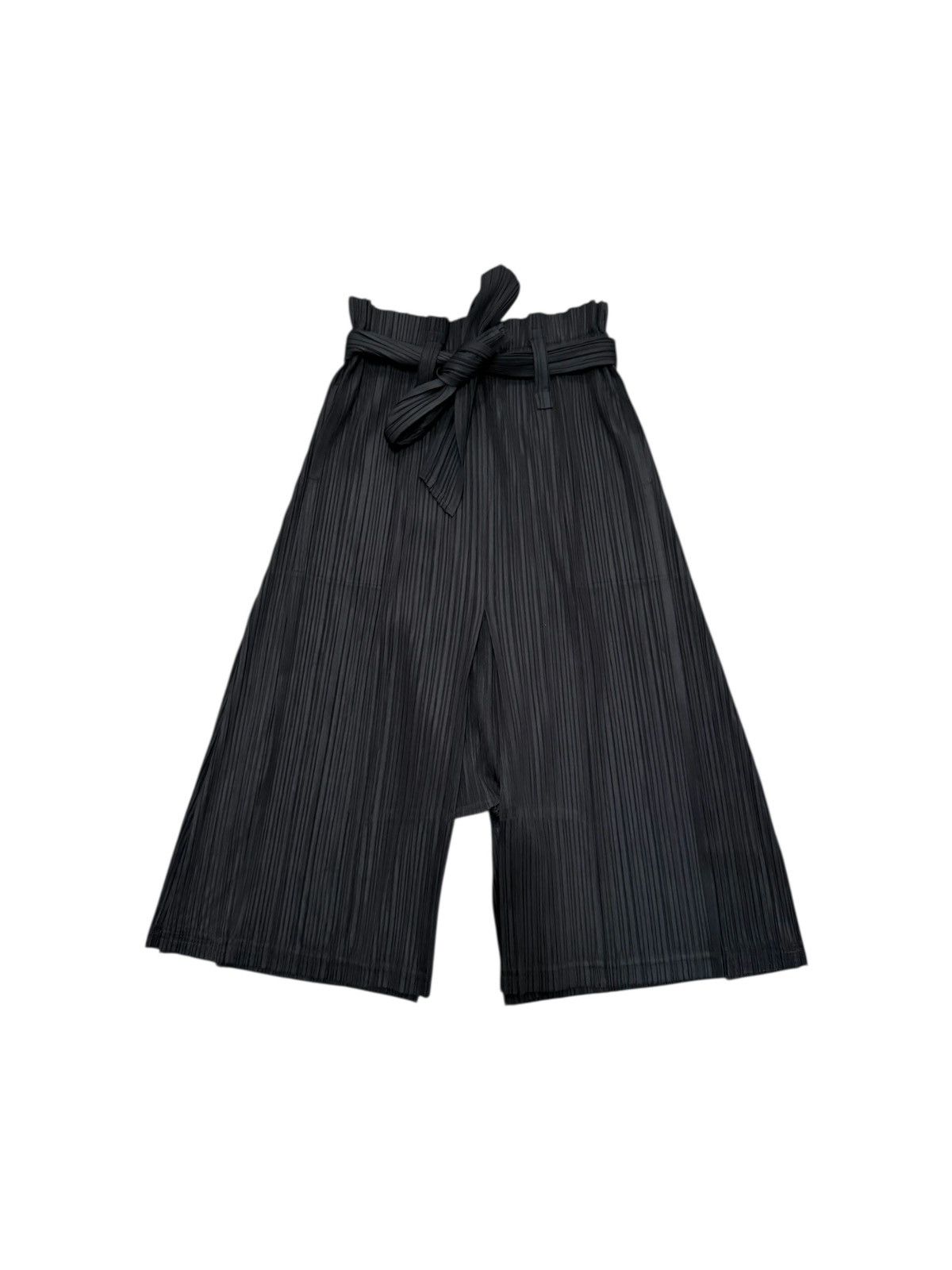RARE Pleats Please Issey Miyake belted shorts/capris
