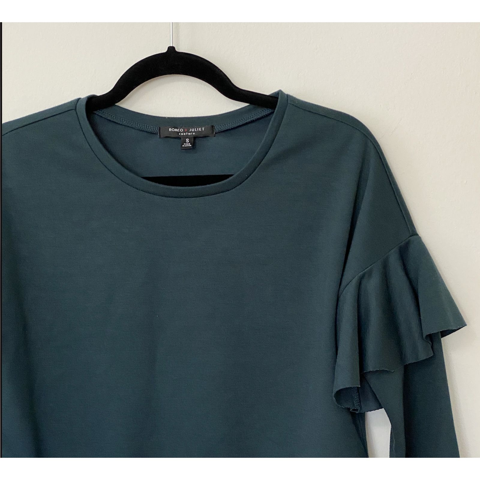 Other Romeo & Juliet Green Ruffle Long Sleeve Round Neck Sweater S Size S / US 4 / IT 40 - 8 Thumbnail
