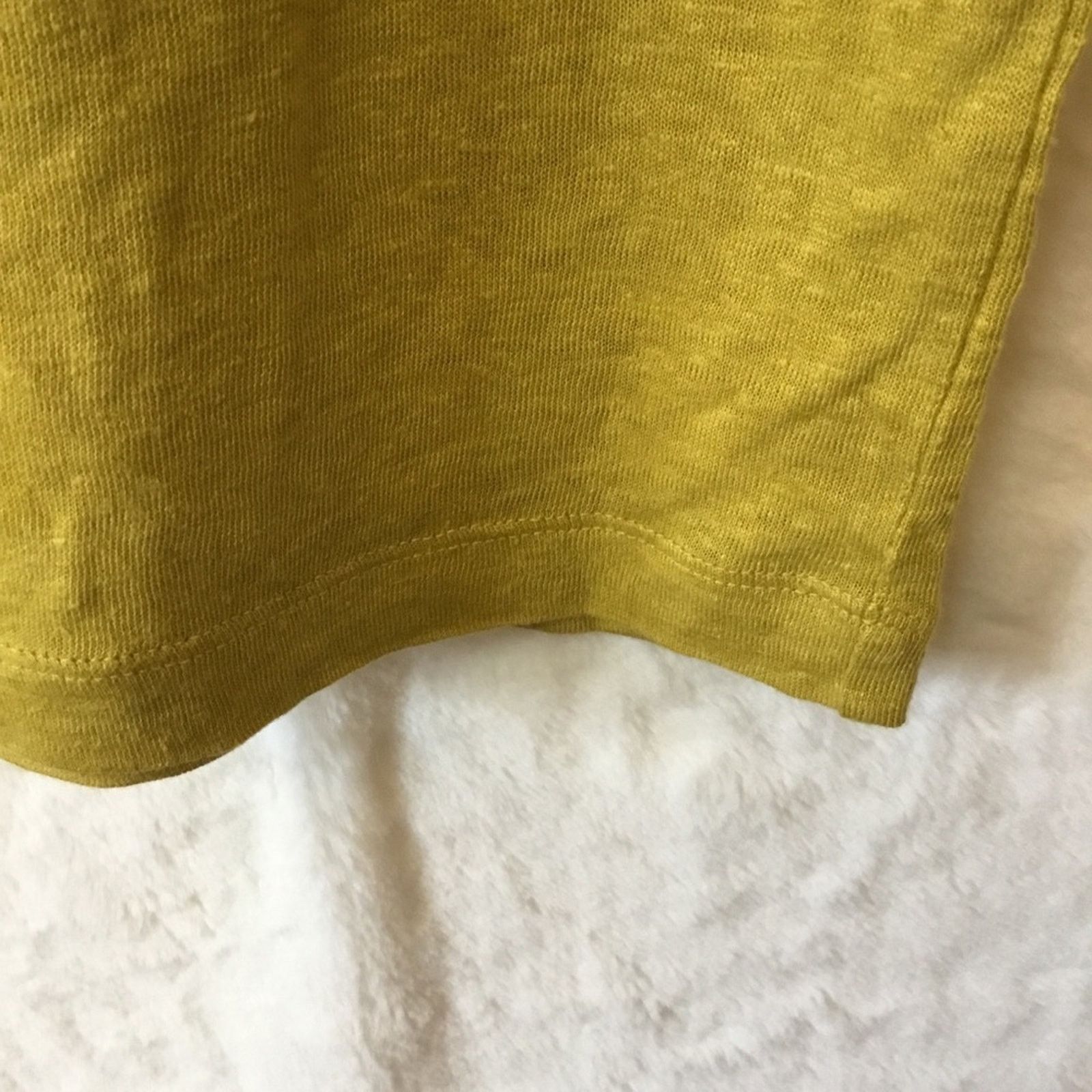 Banana Republic Banana Republic Gold Double Side V-Neck Linen T-shirt Size XS / US 0-2 / IT 36-38 - 4 Thumbnail